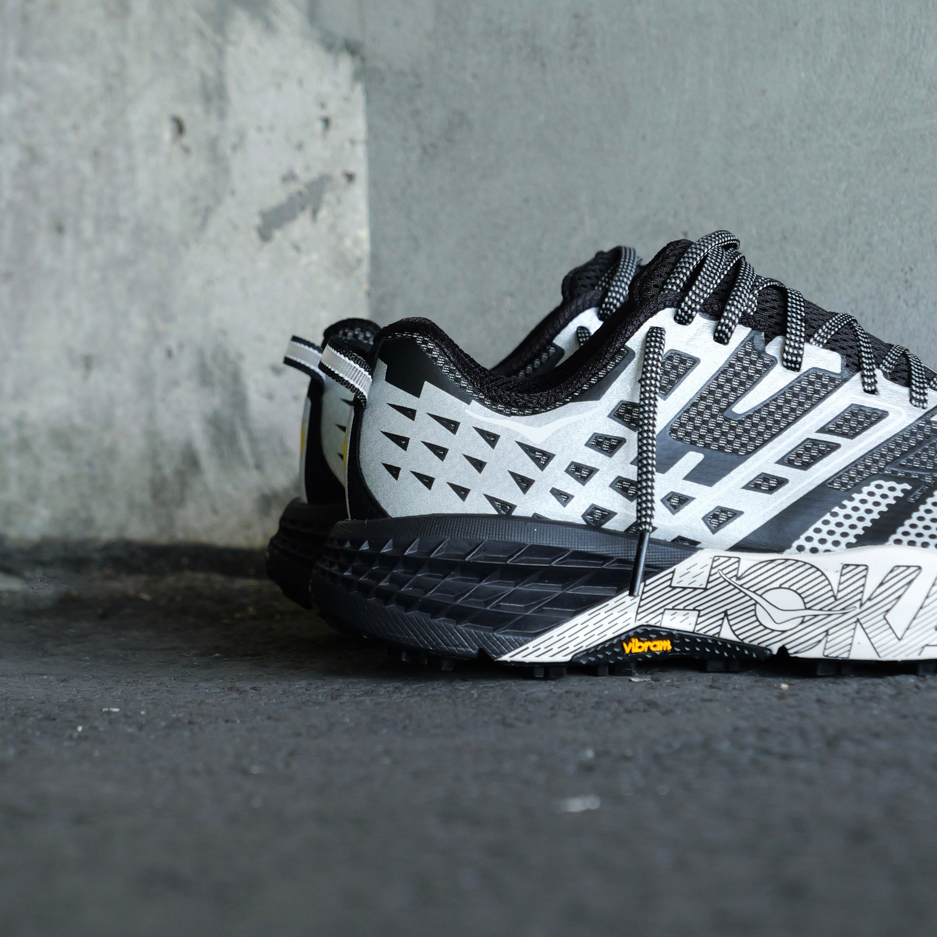 Hoka U SpeedGoat 2 TS BKSTR (Black / Stardust)
