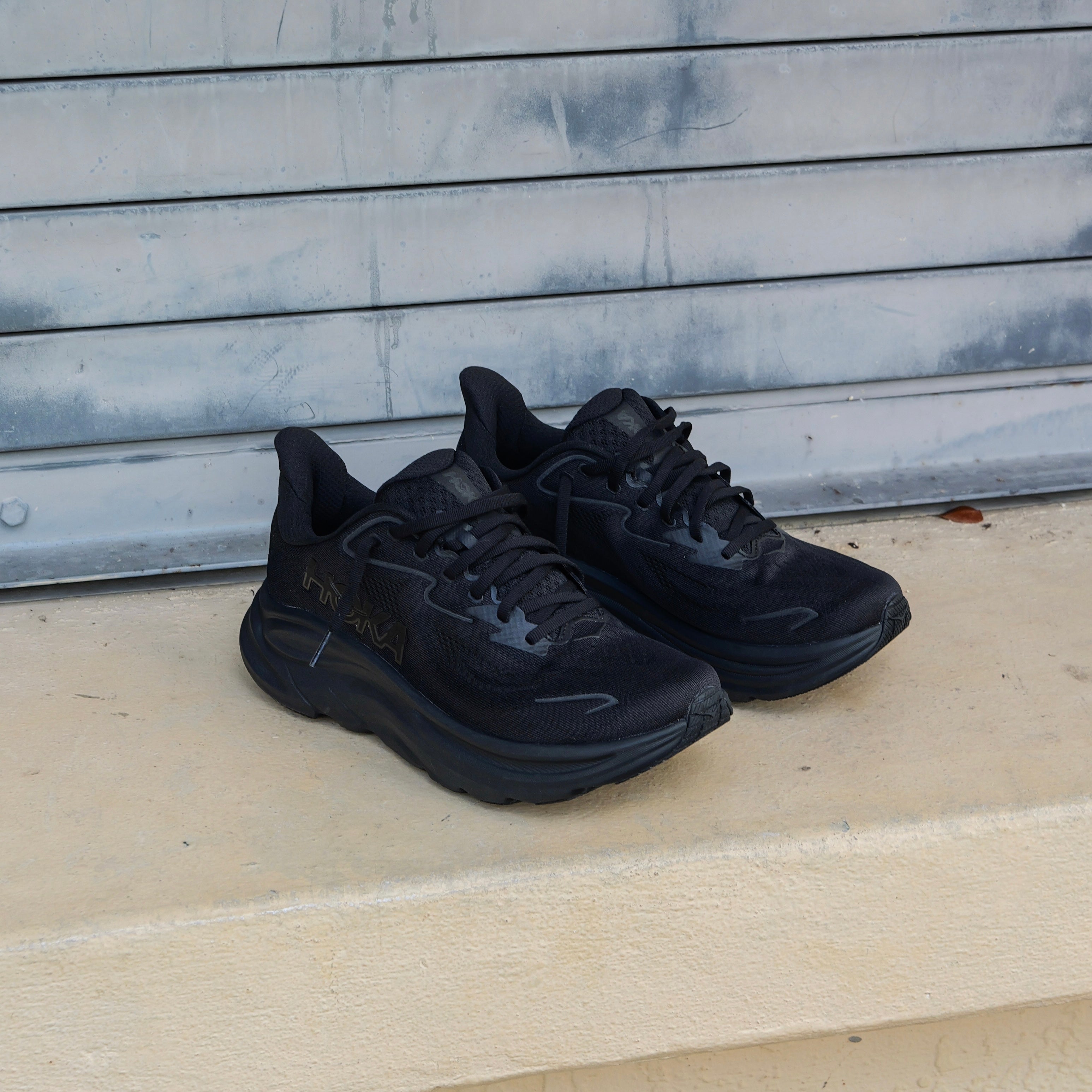 Mens HOKA Clifton 10 (Black/Black) - HOKA