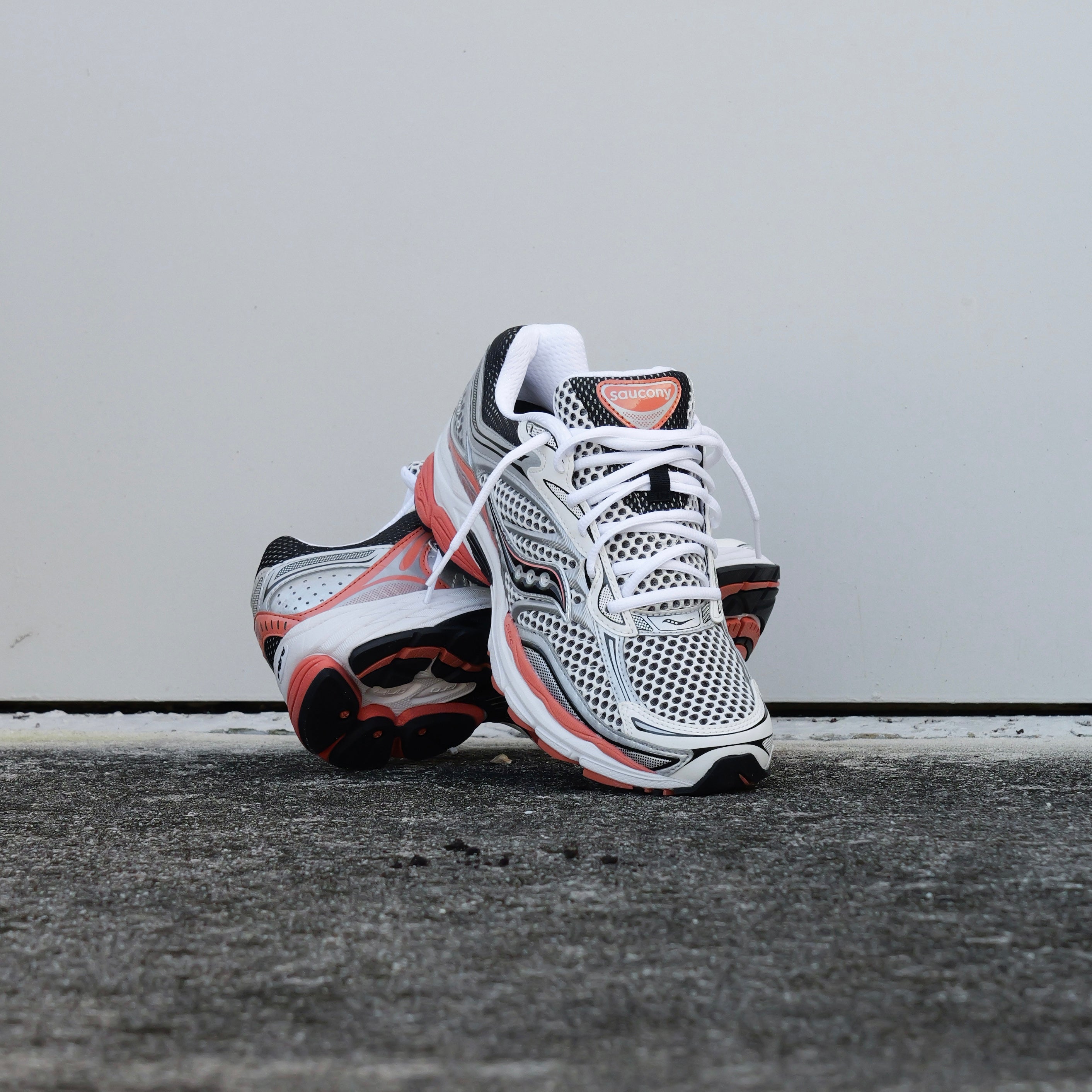 Mens Saucony ProGrid Omni 9 (Silver/Orange)