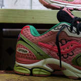SAUCONY X JAE TIPS Progrid Triumph 4 Virginia Creeper (Peach/Leaf)
