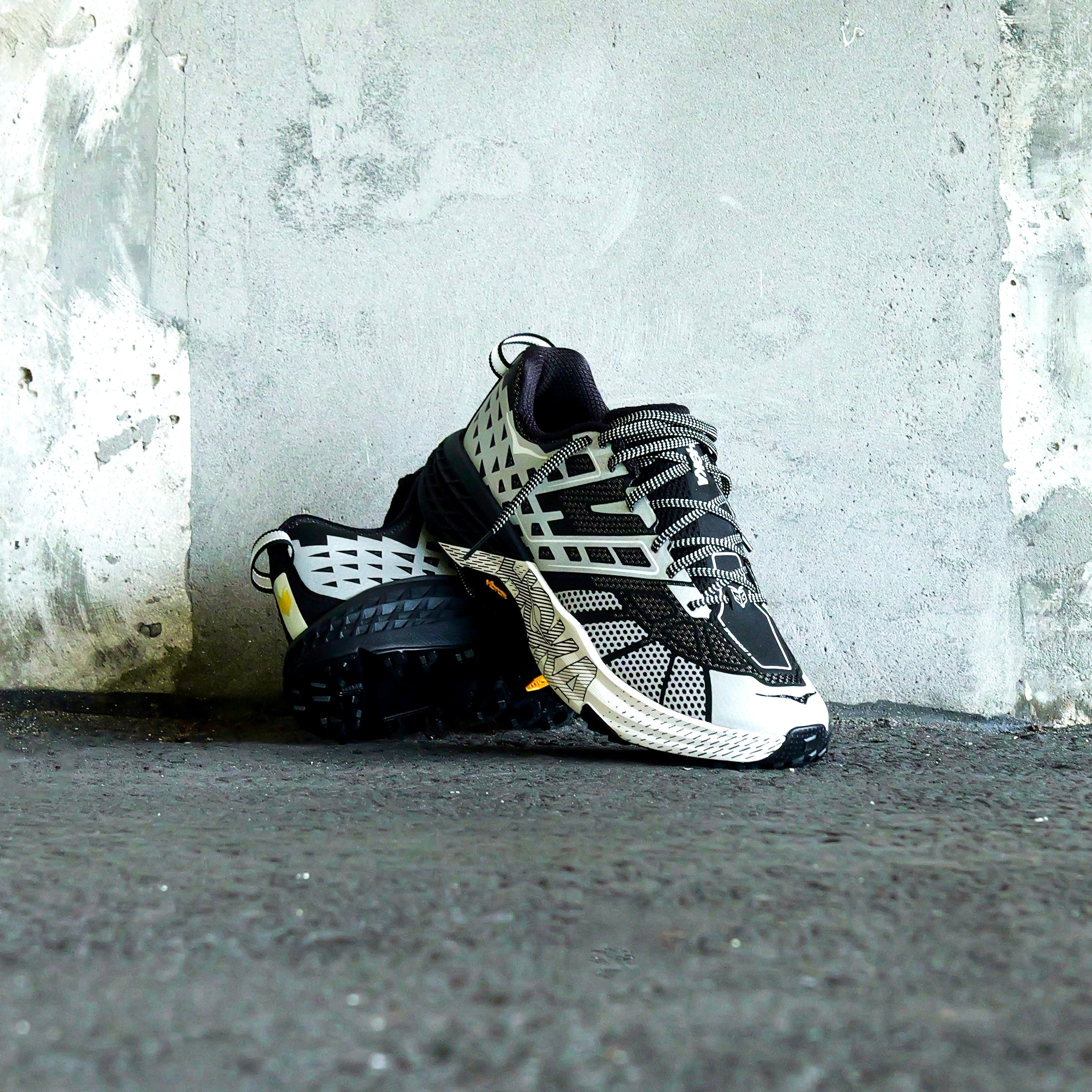 Hoka U SpeedGoat 2 TS BKSTR (Black / Stardust)