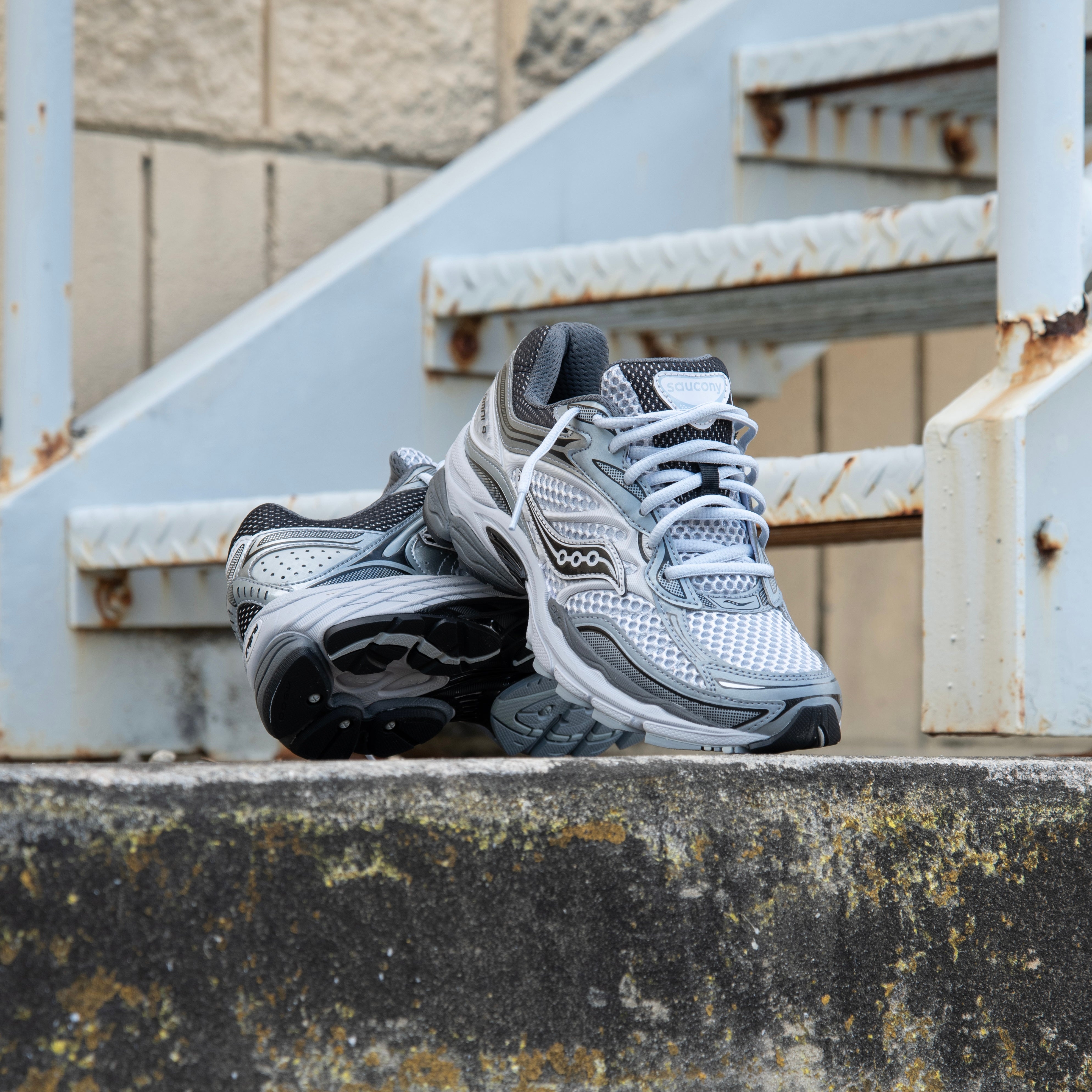 Mens Saucony ProGrid Omni 9 (Microchip/Gris) - Saucony