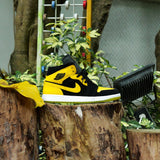 Mens Air Jordan 1 Mid SE (Black/White/Varsity Maize)