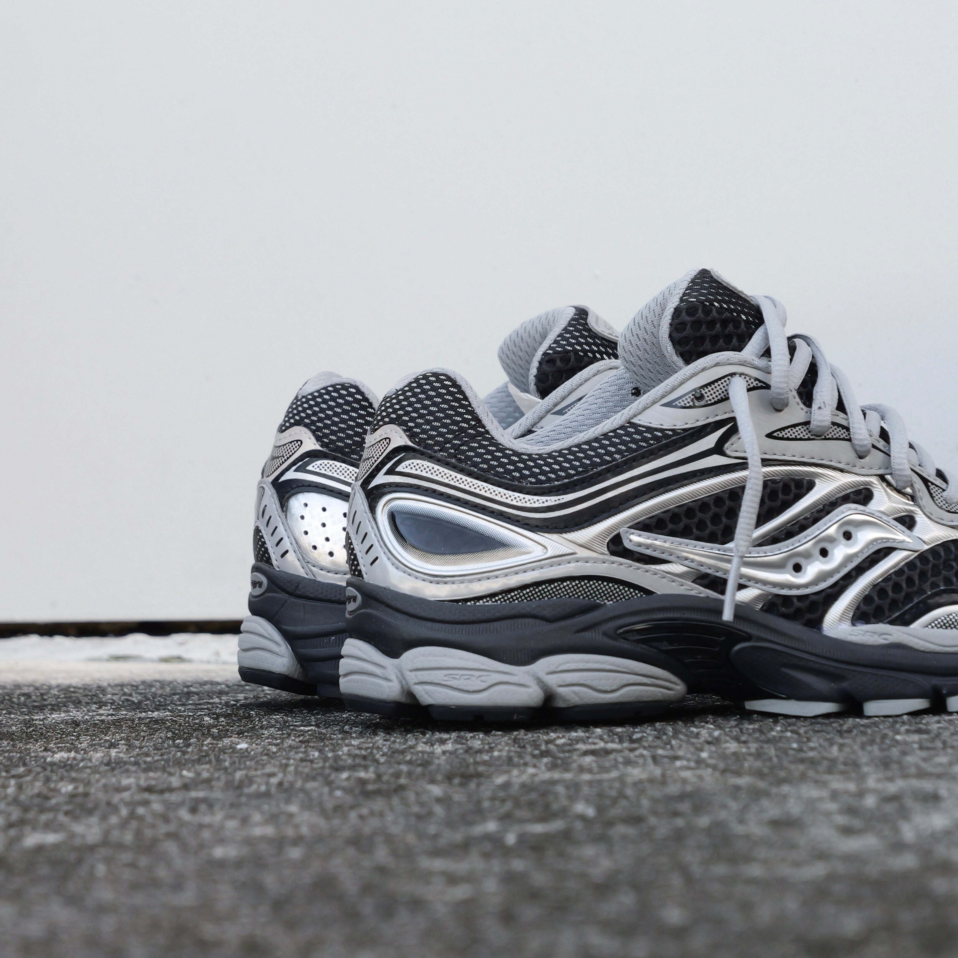 Mens Saucony ProGrid Omni 9 (Black/Silver)