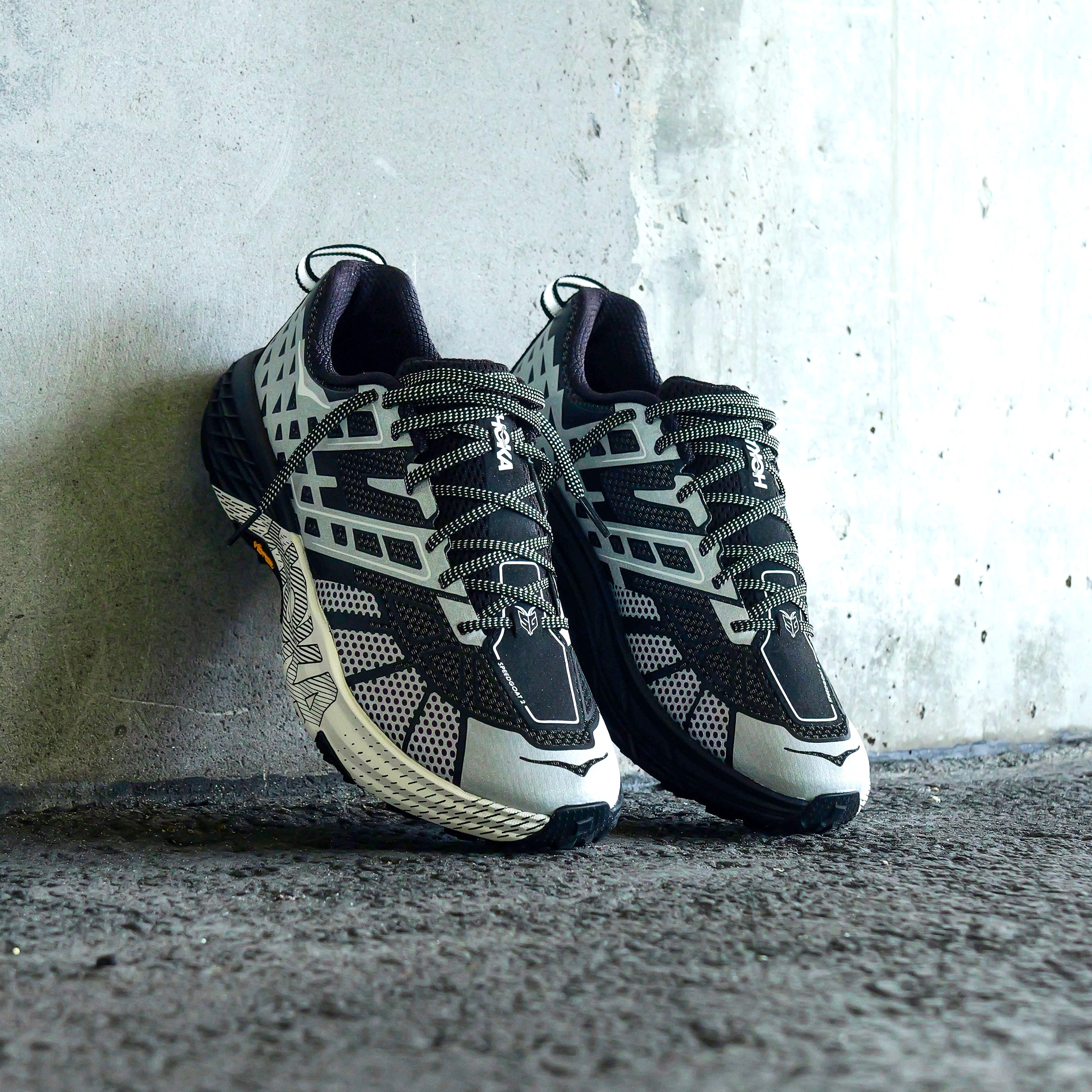 Hoka U SpeedGoat 2 TS BKSTR (Black / Stardust)