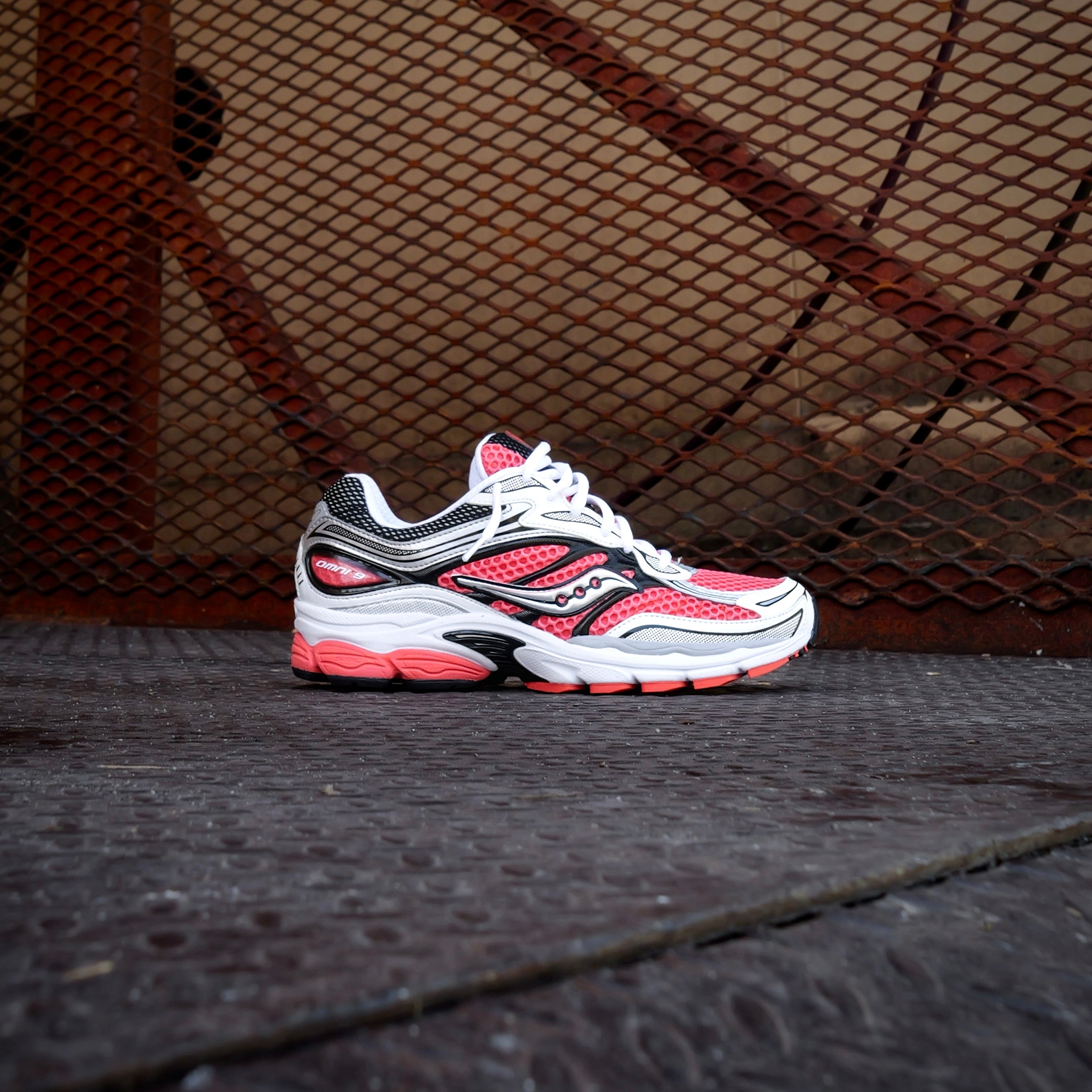 Mens Saucony ProGrid Omni 9 (Silver/Coral)