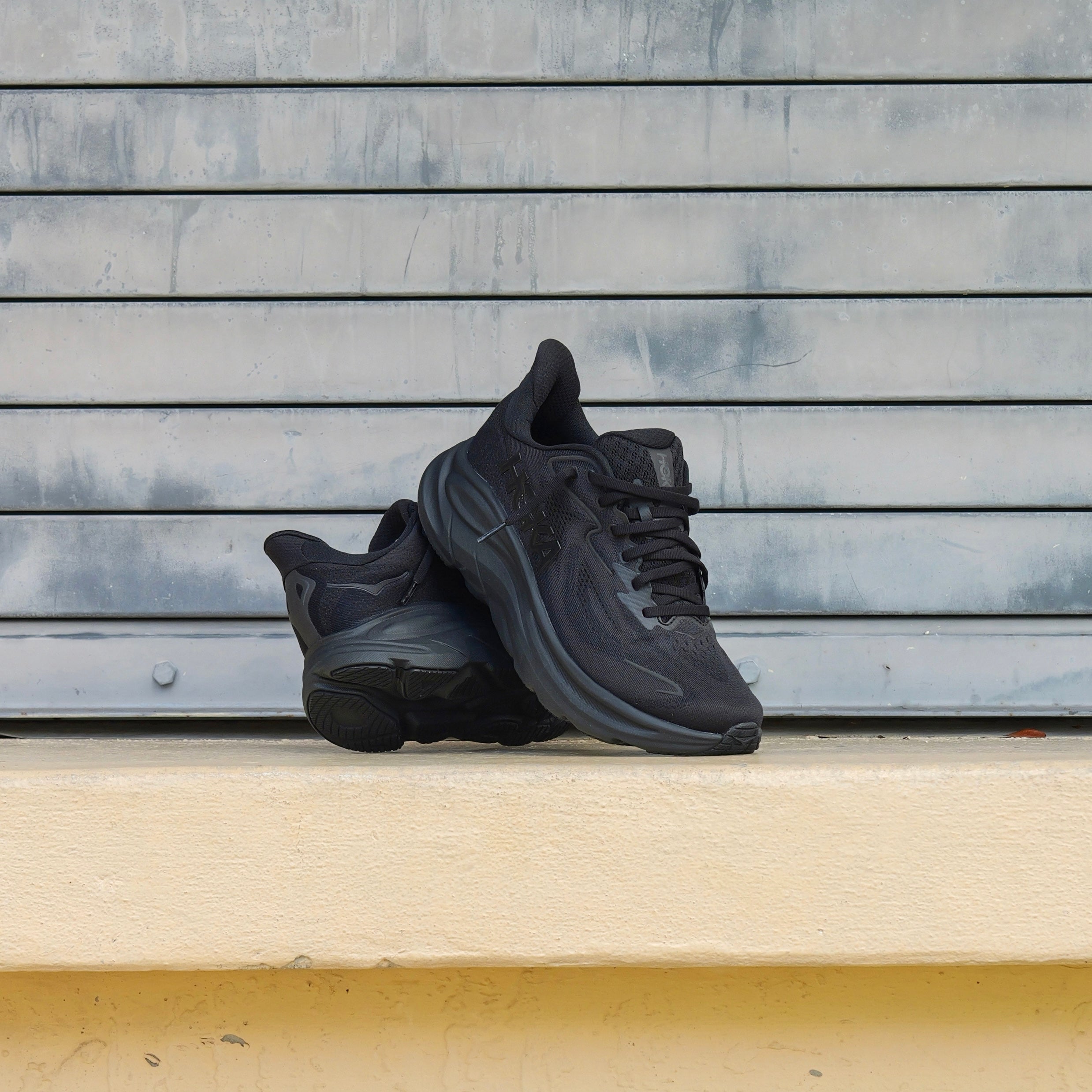 Mens HOKA Clifton 10 (Black/Black) - HOKA