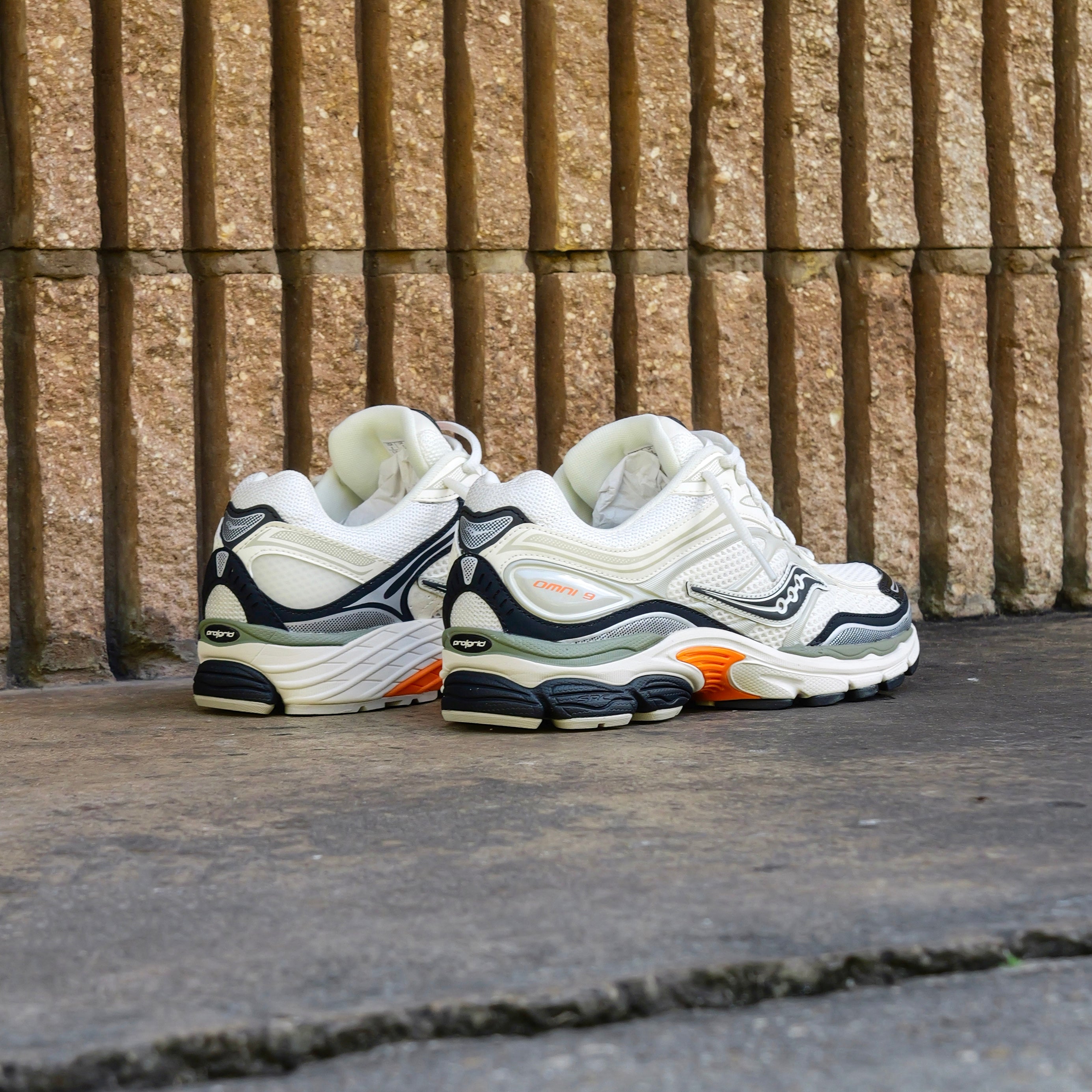 Mens Saucony ProGrid Omni 9 (White/Tumeric)