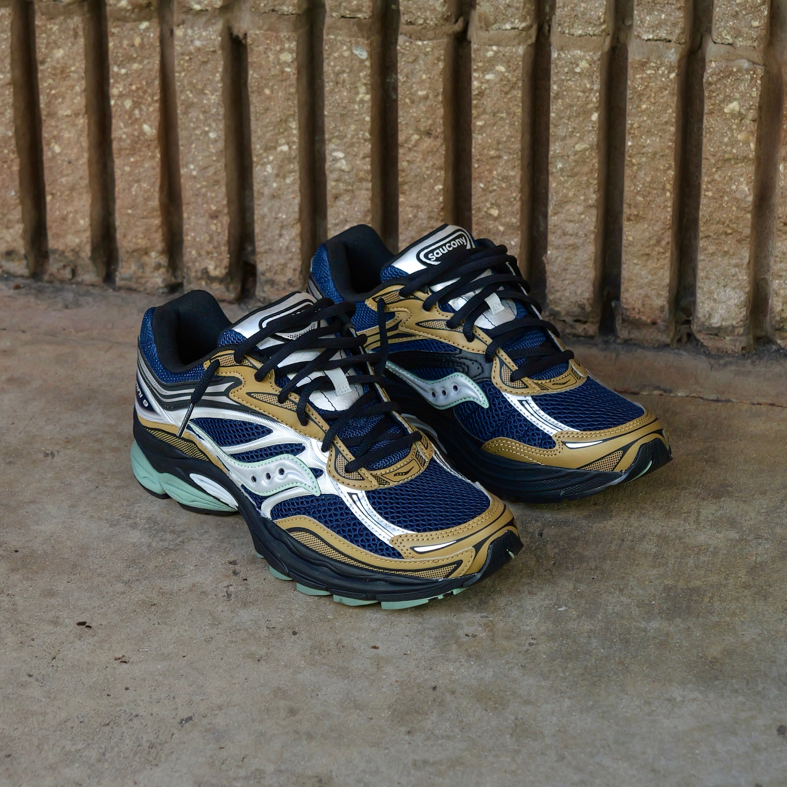 Mens Saucony OG ProGrid Omni 9 (Brown/Navy)