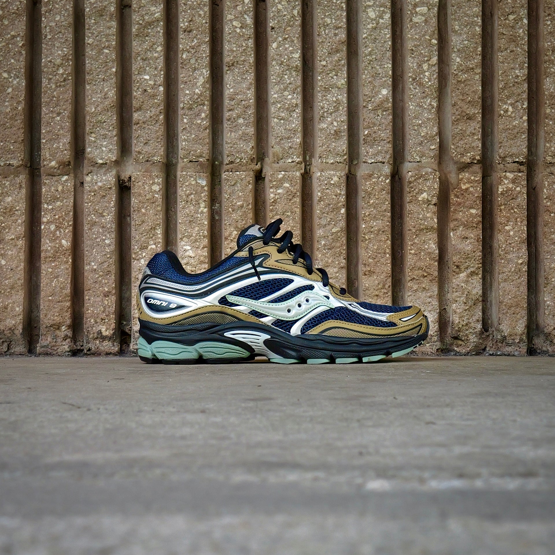 Mens Saucony OG ProGrid Omni 9 (Brown/Navy)