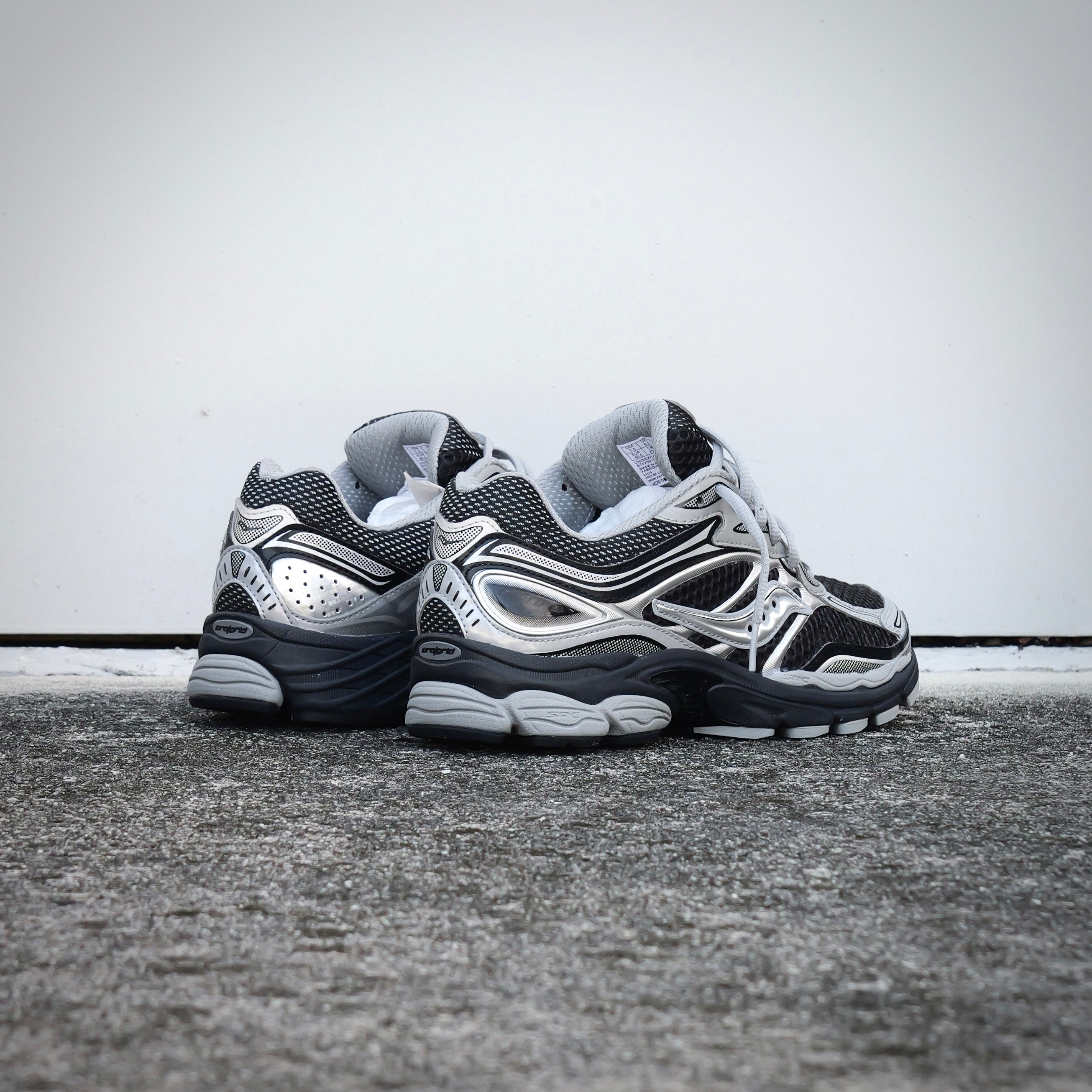 Mens Saucony ProGrid Omni 9 (Black/Silver)