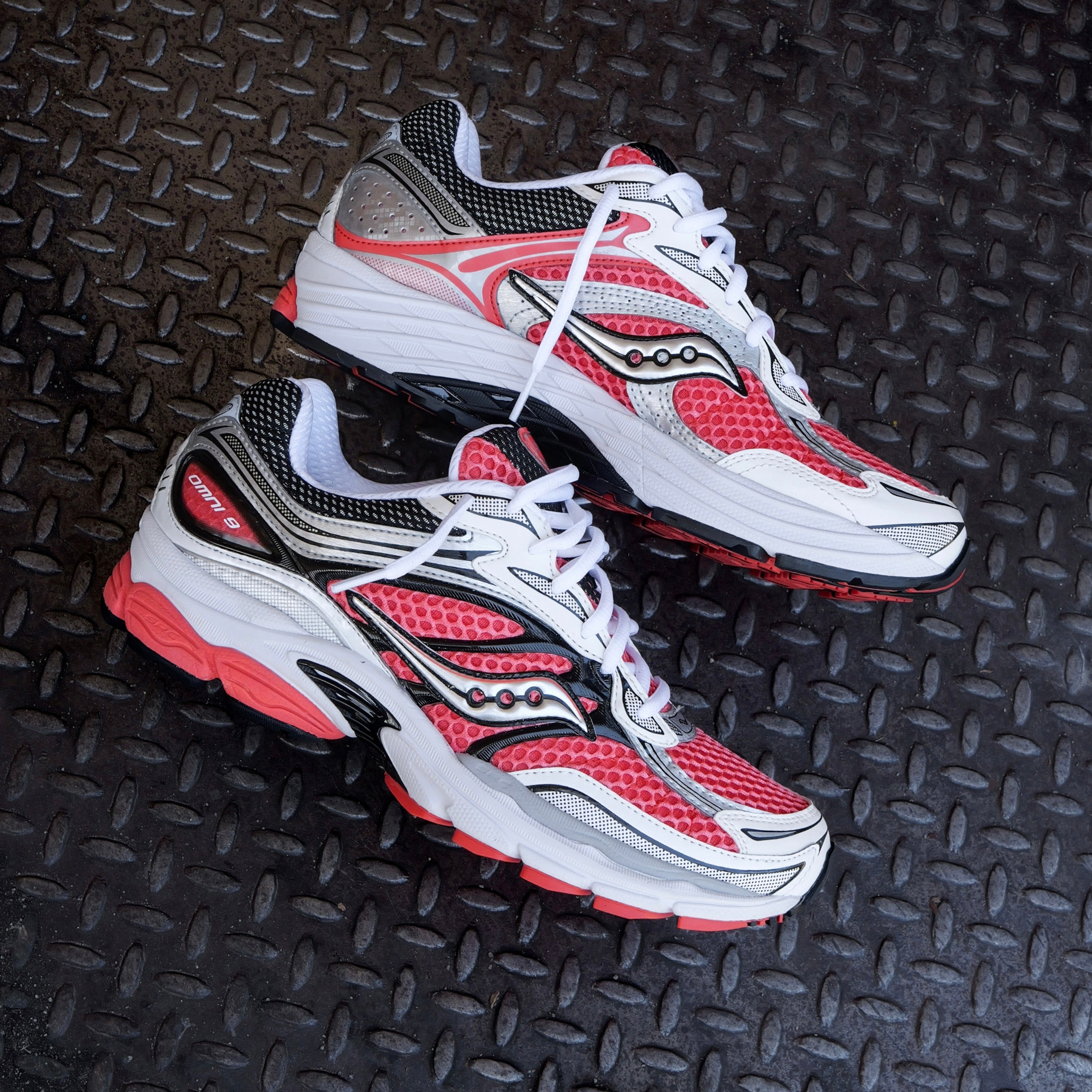 Mens Saucony ProGrid Omni 9 (Silver/Coral)