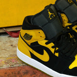 Mens Air Jordan 1 Mid SE (Black/White/Varsity Maize)