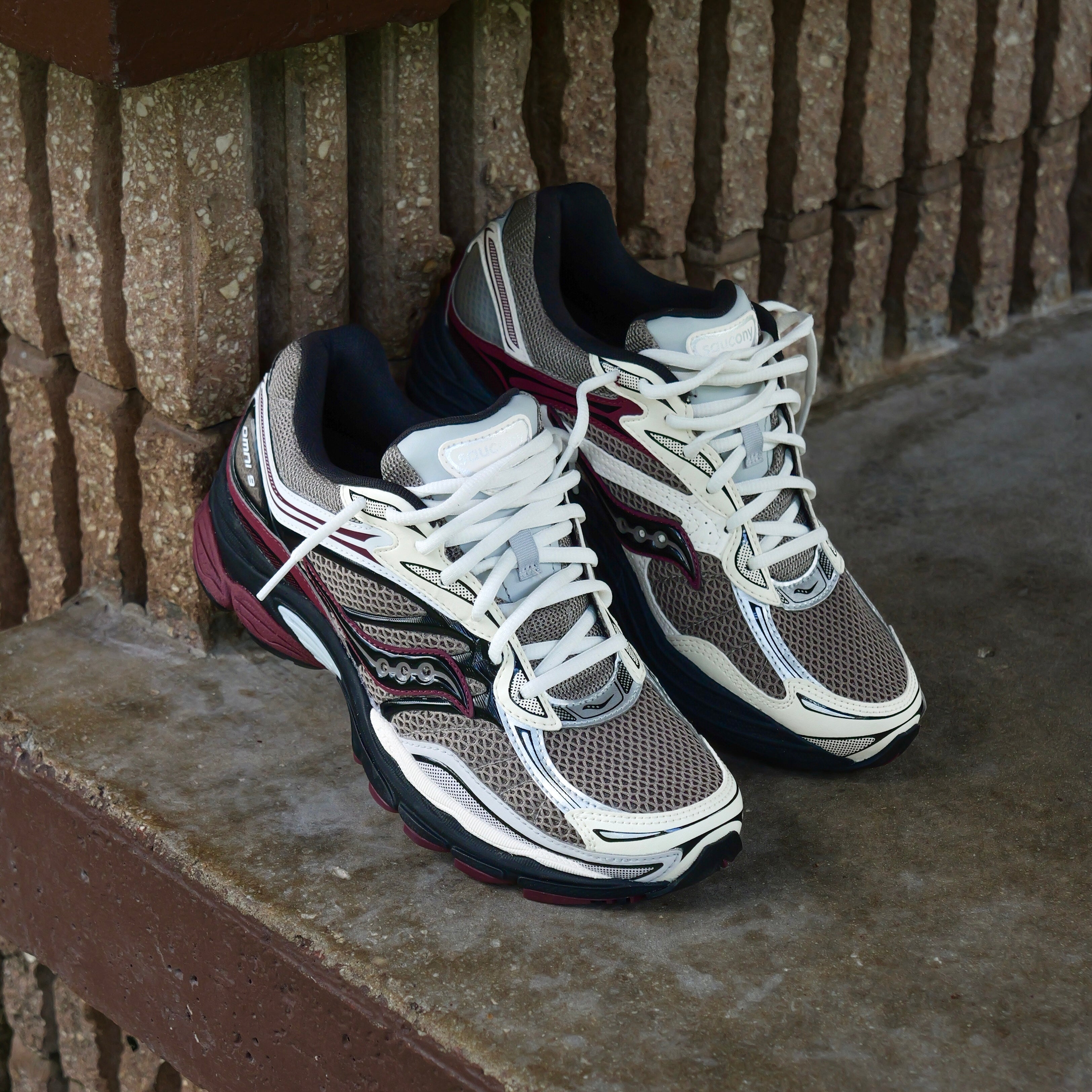 Mens Saucony OG ProGrid Omni 9 (Tan/Maroon)