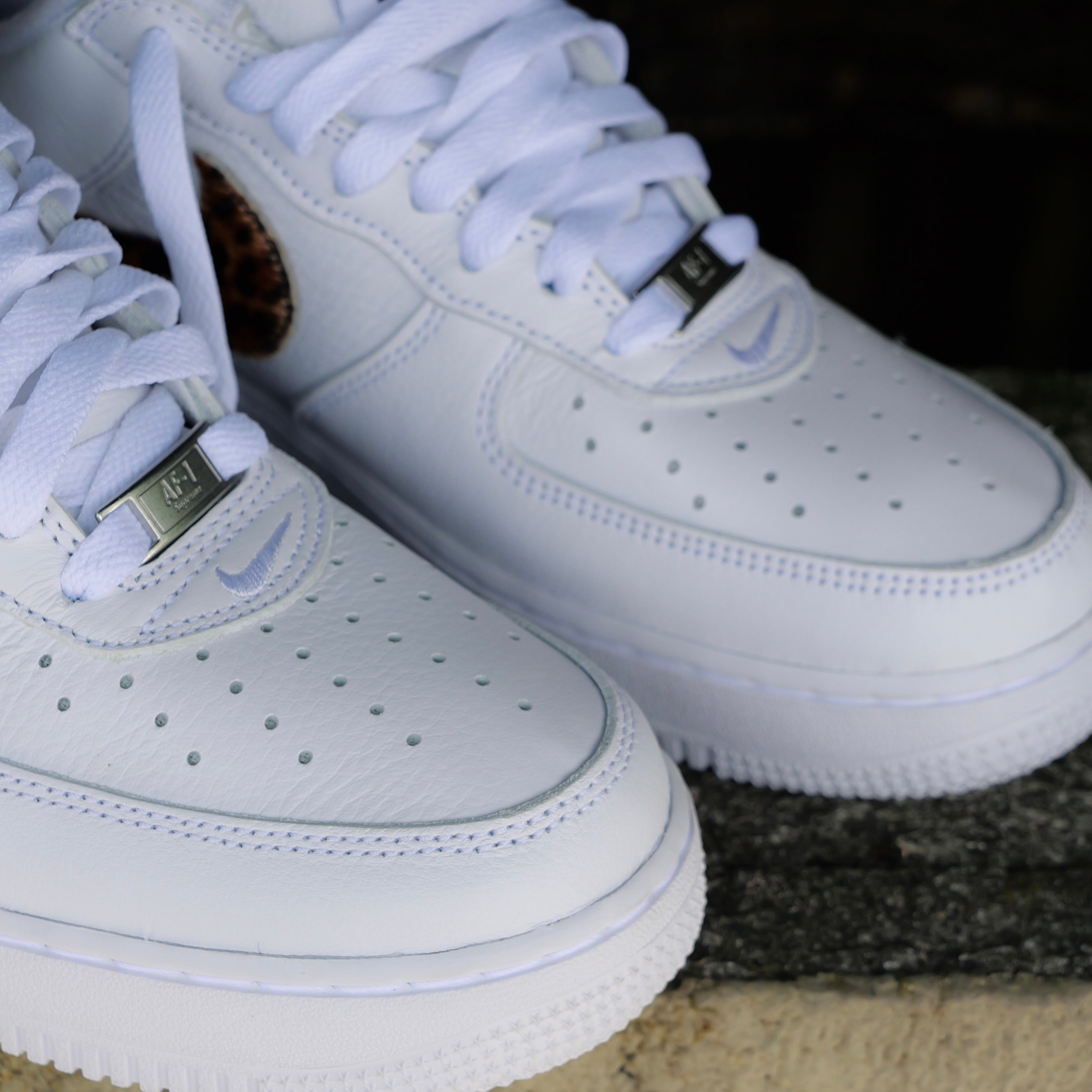 Nike x Supreme Air Force 1 Low SP (White/Cheetah)