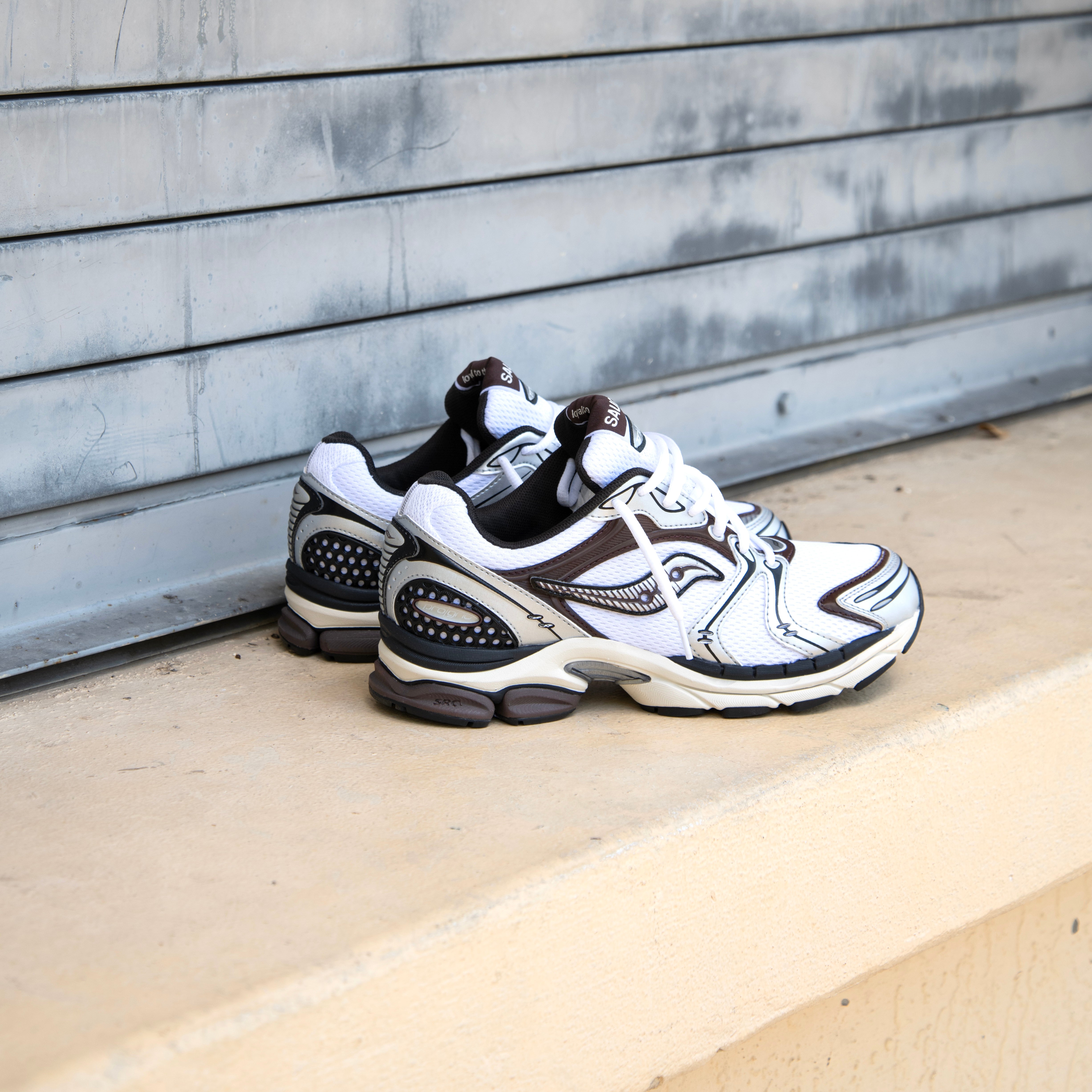 Mens Saucony ProGrid Triumph 4 (Silver/Chrome) - Saucony