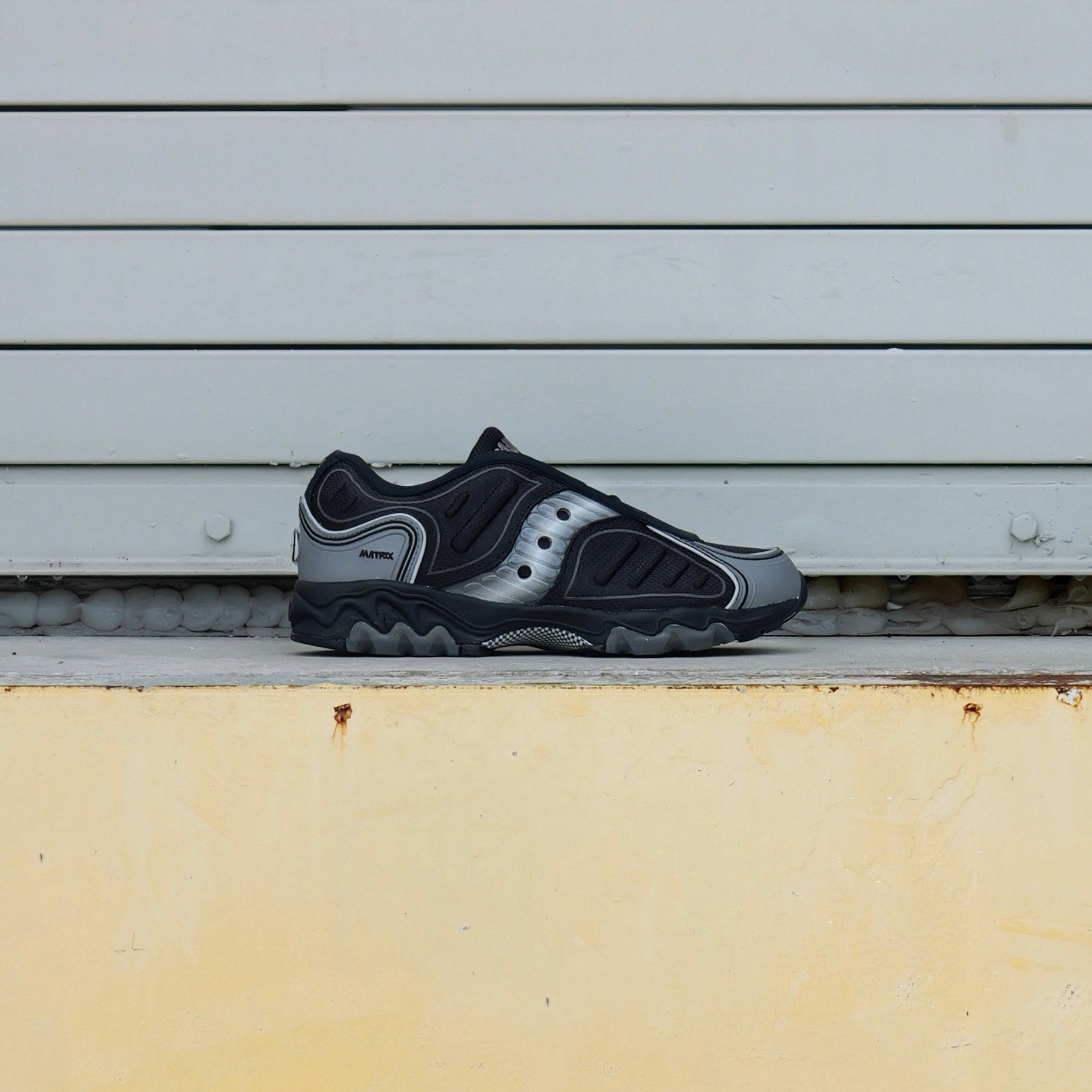 Saucony "Matrix" (Black/Metallic) - Saucony