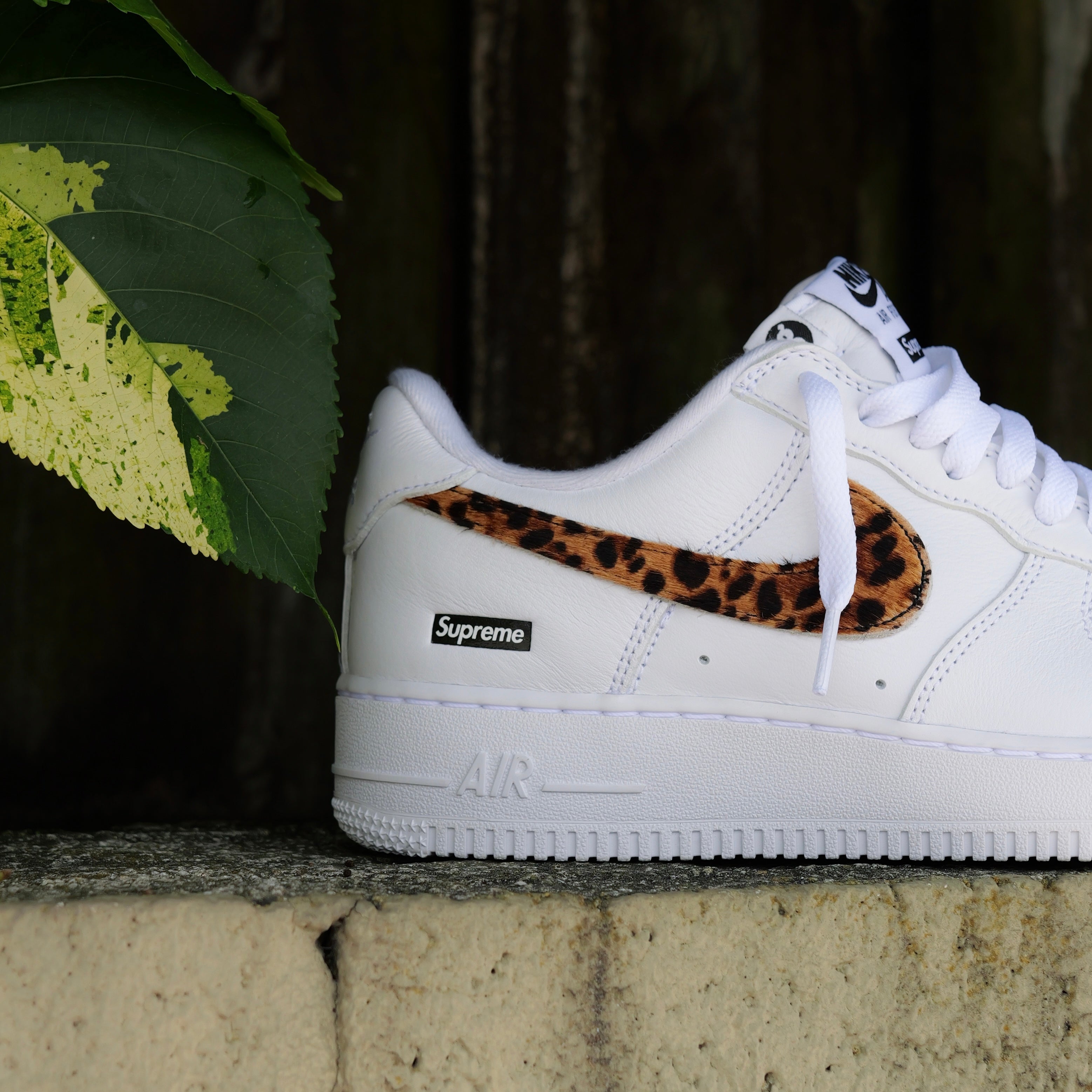 Nike x Supreme Air Force 1 Low SP (White/Cheetah)