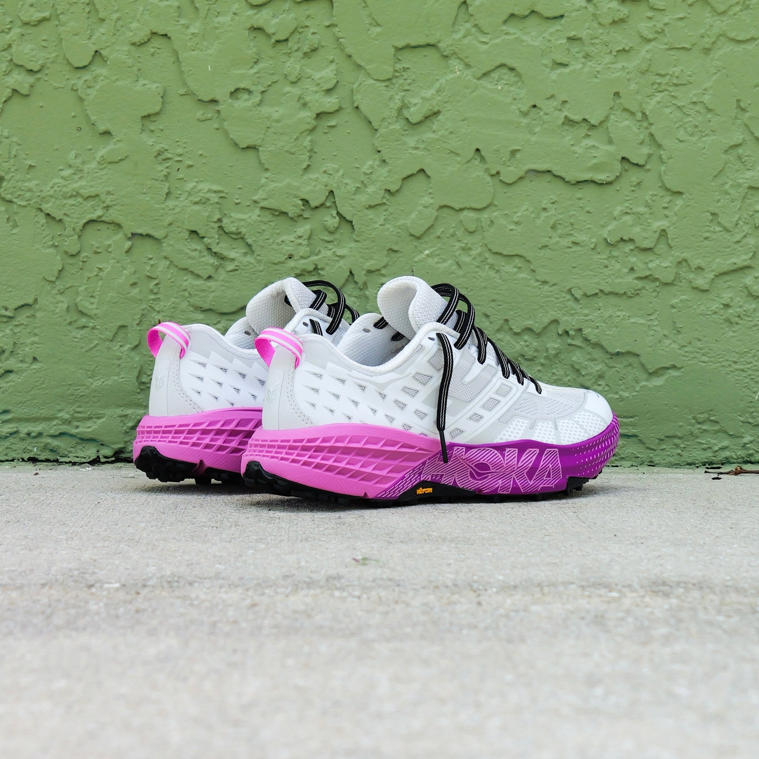 Hoka SpeedGoat 2 CNFC (Cosmic Grey / Neon Fuchsia)