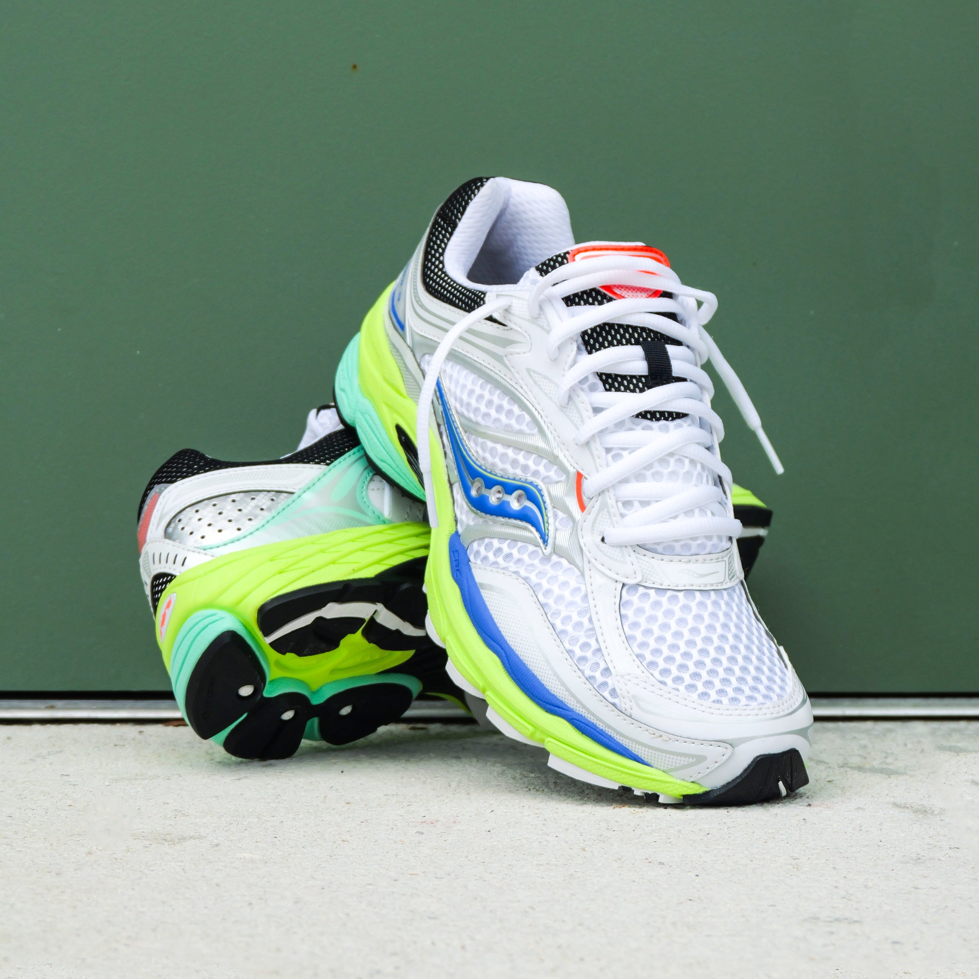 Mens Saucony ProGrid Omni 9 (White Tart)