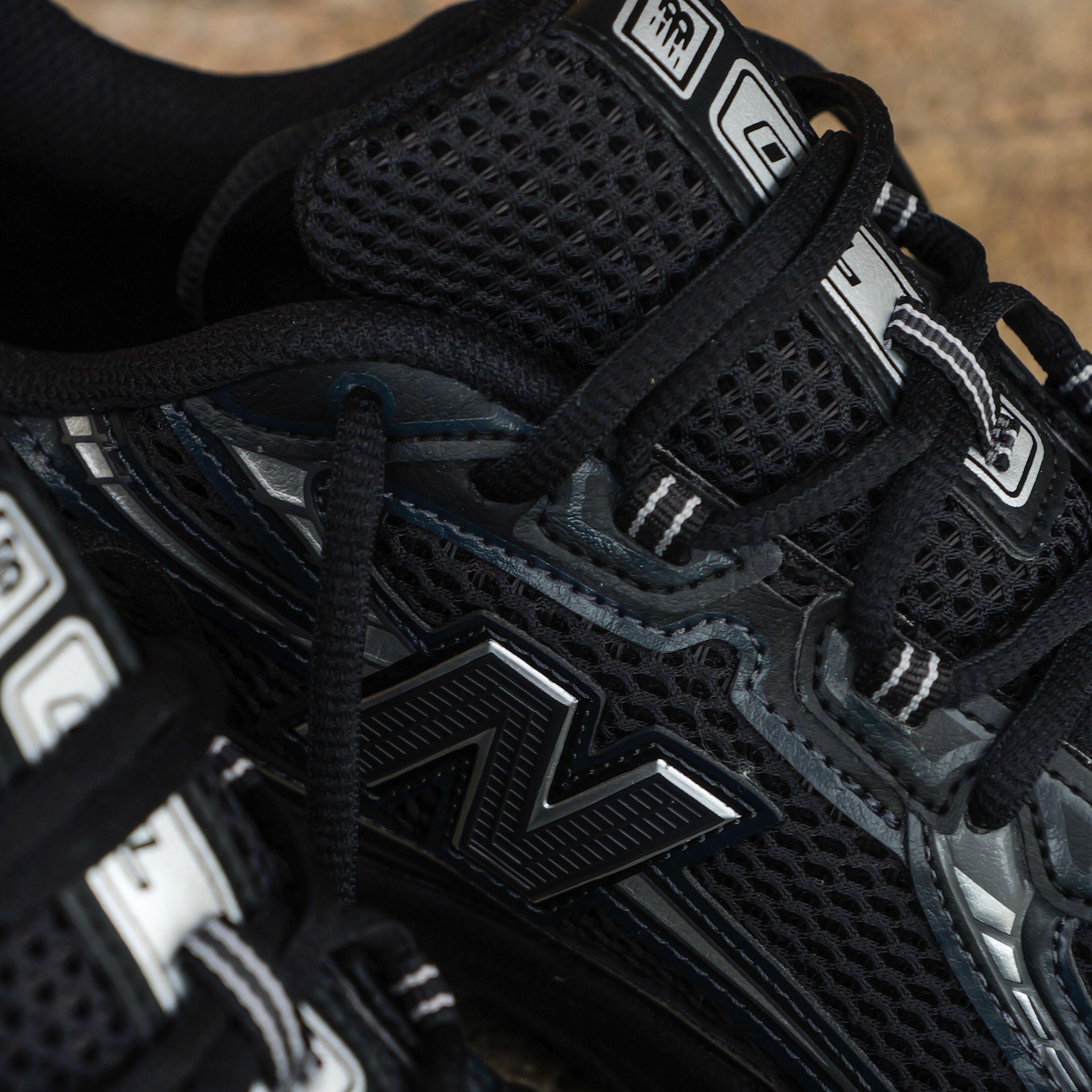 Mens New Balance 740 (Black/Metallic Silver) - U740BM2 - New Balance