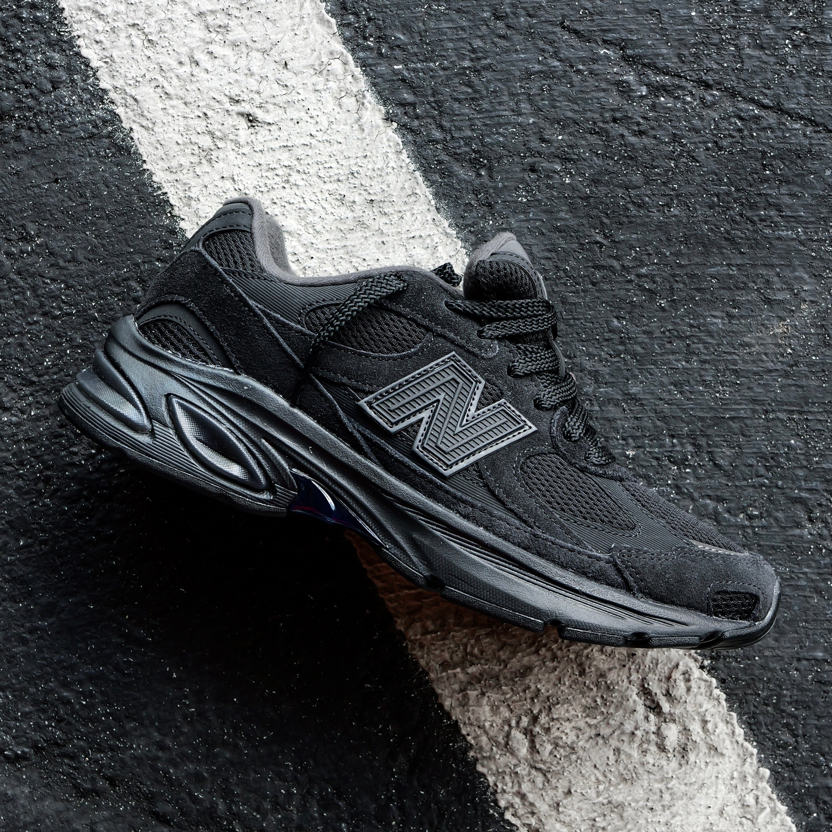 Mens New Balance Abzorb 2010 (Triple Black)-U20107B1