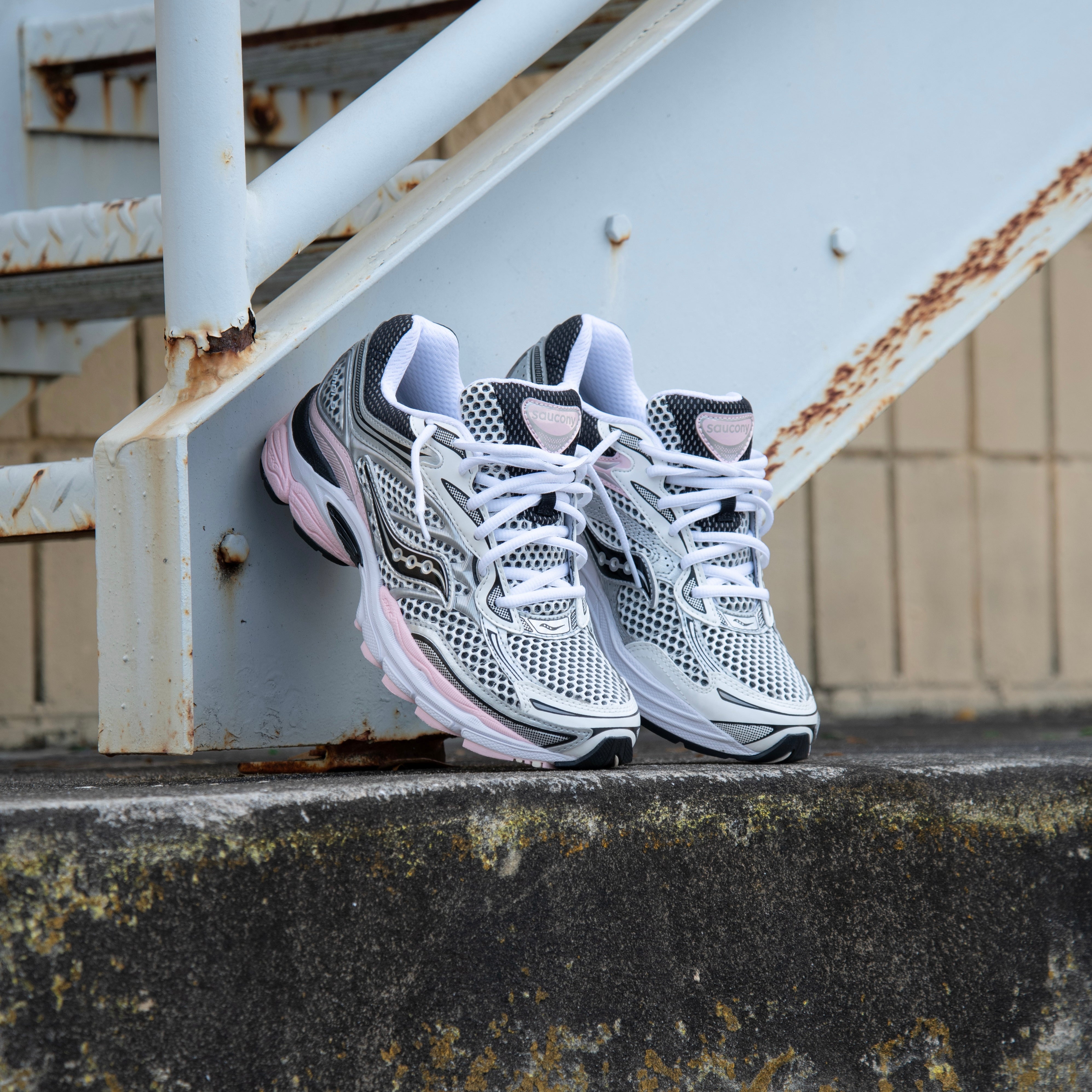 Mens Saucony ProGrid Omni 9 (Silver/Pink) - Saucony