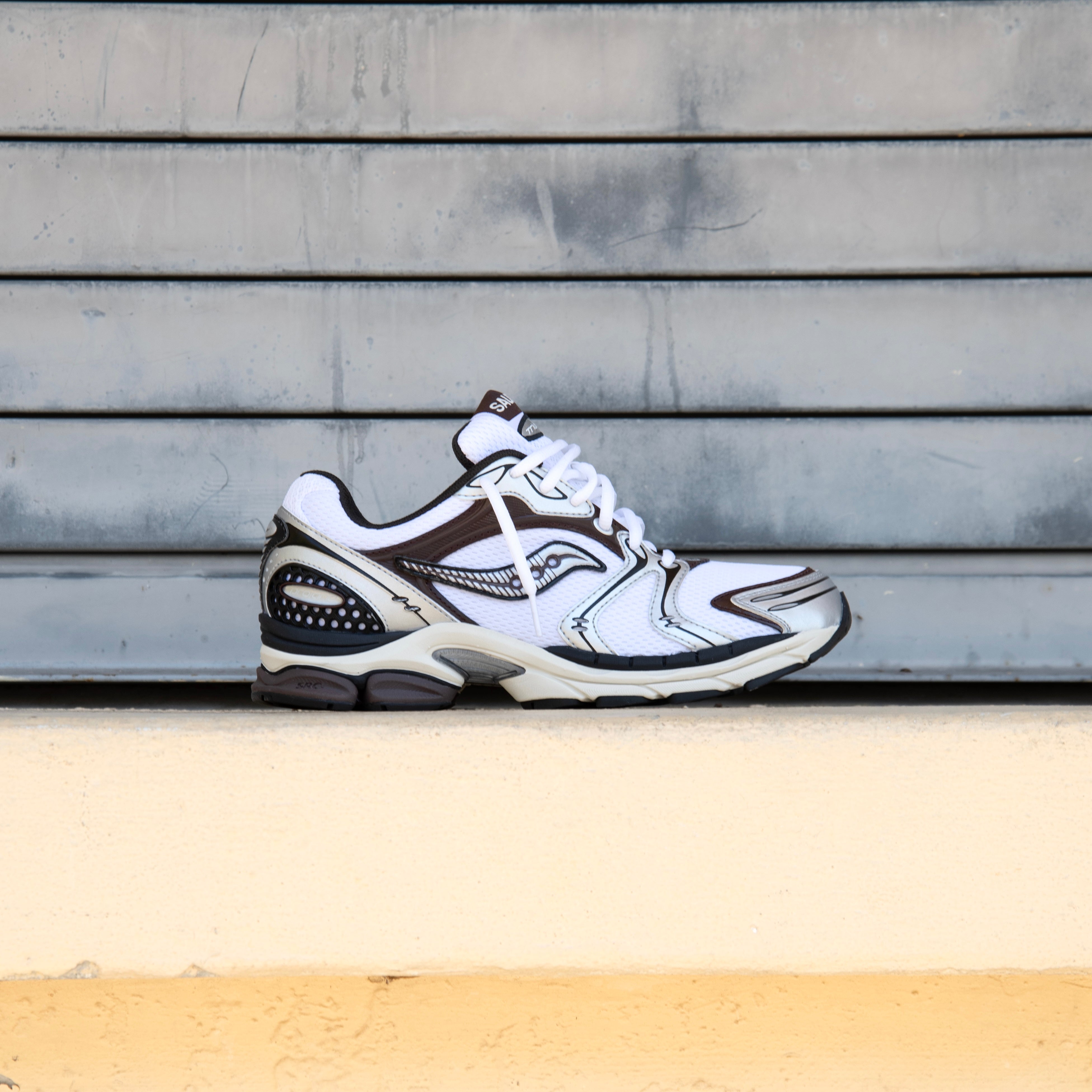 Mens Saucony ProGrid Triumph 4 (Silver/Chrome) - Saucony