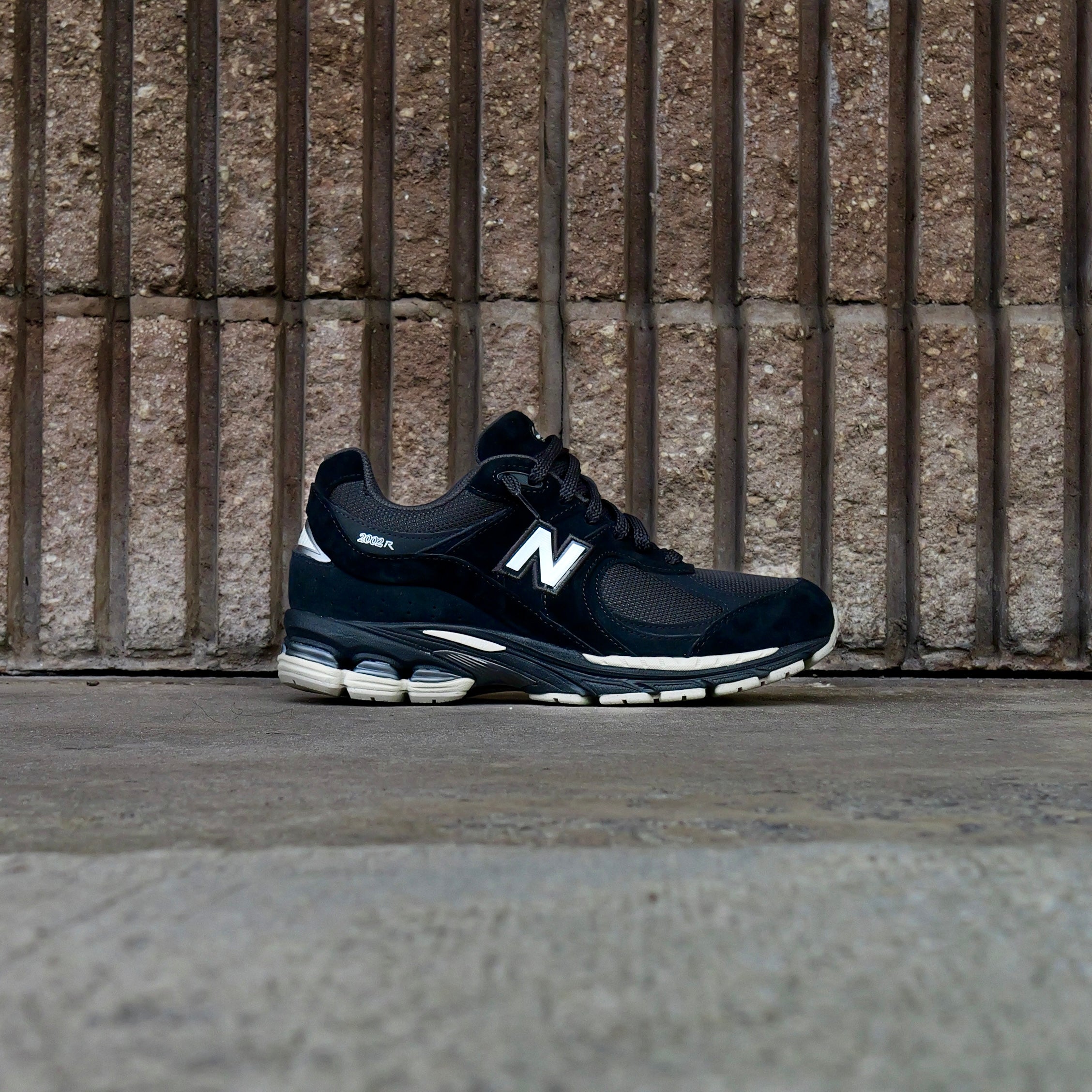 Mens New Balance 2002R (Black/Brown) - U2002RL - New Balance