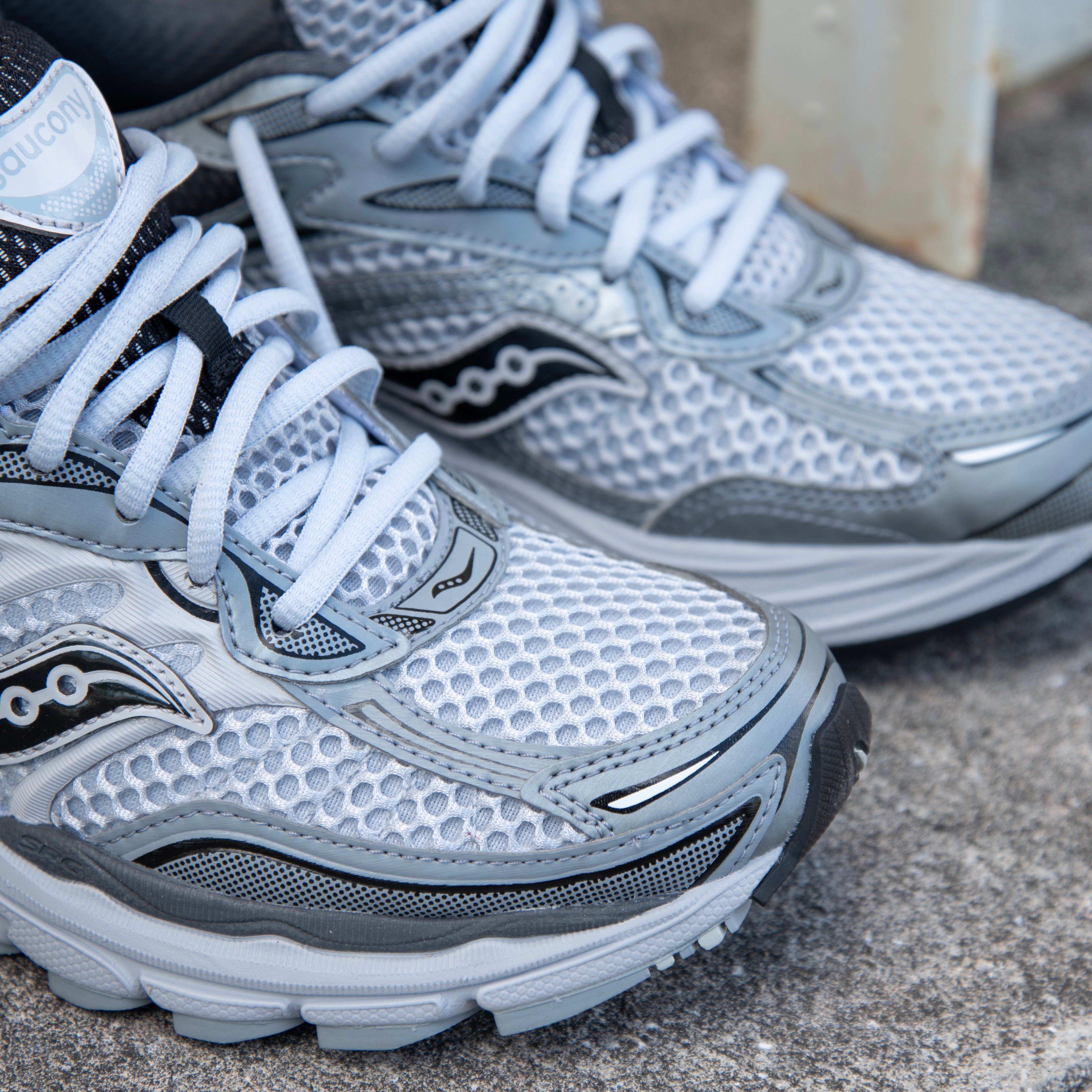 Mens Saucony ProGrid Omni 9 (Microchip/Gris) - Saucony