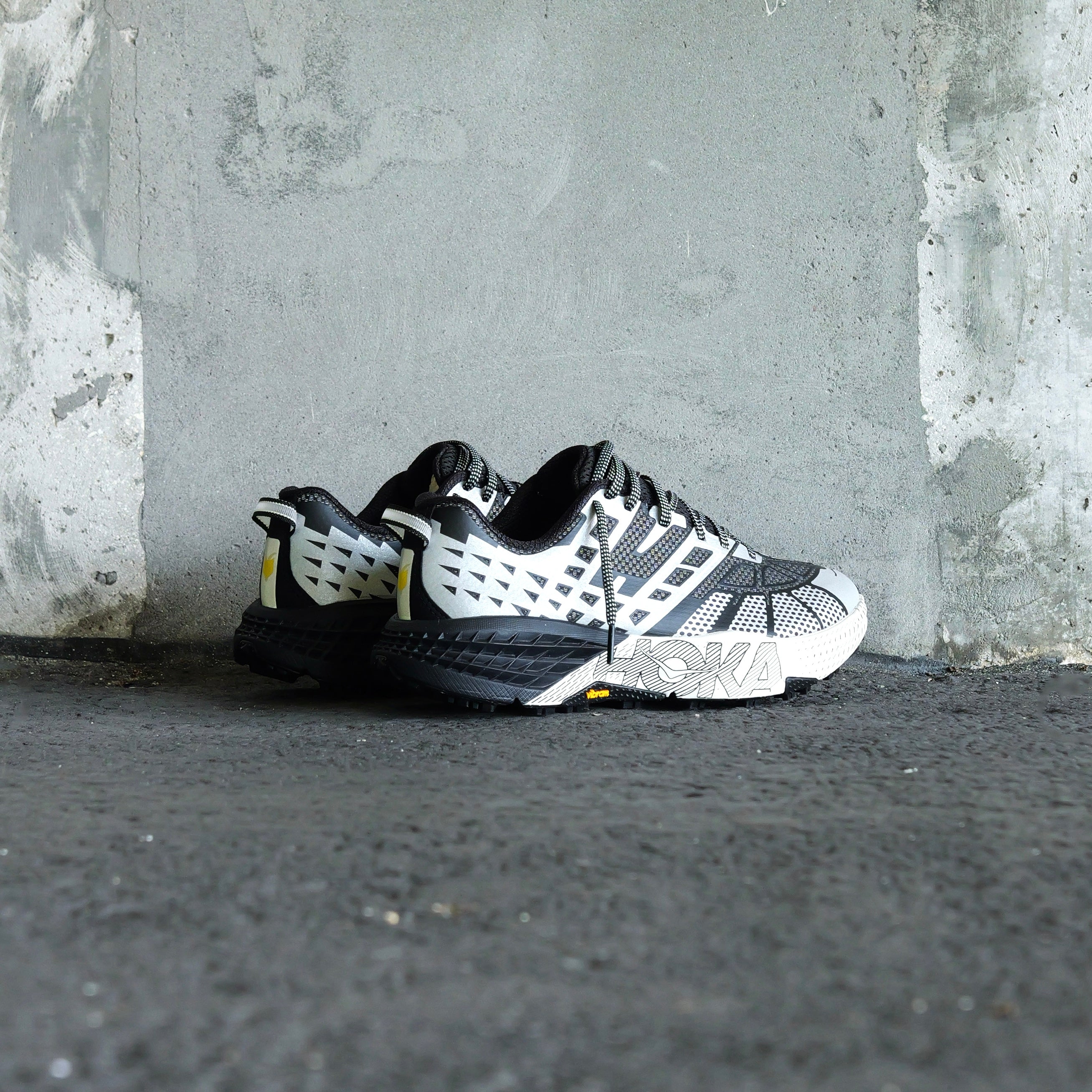 Hoka U SpeedGoat 2 TS BKSTR (Black / Stardust)