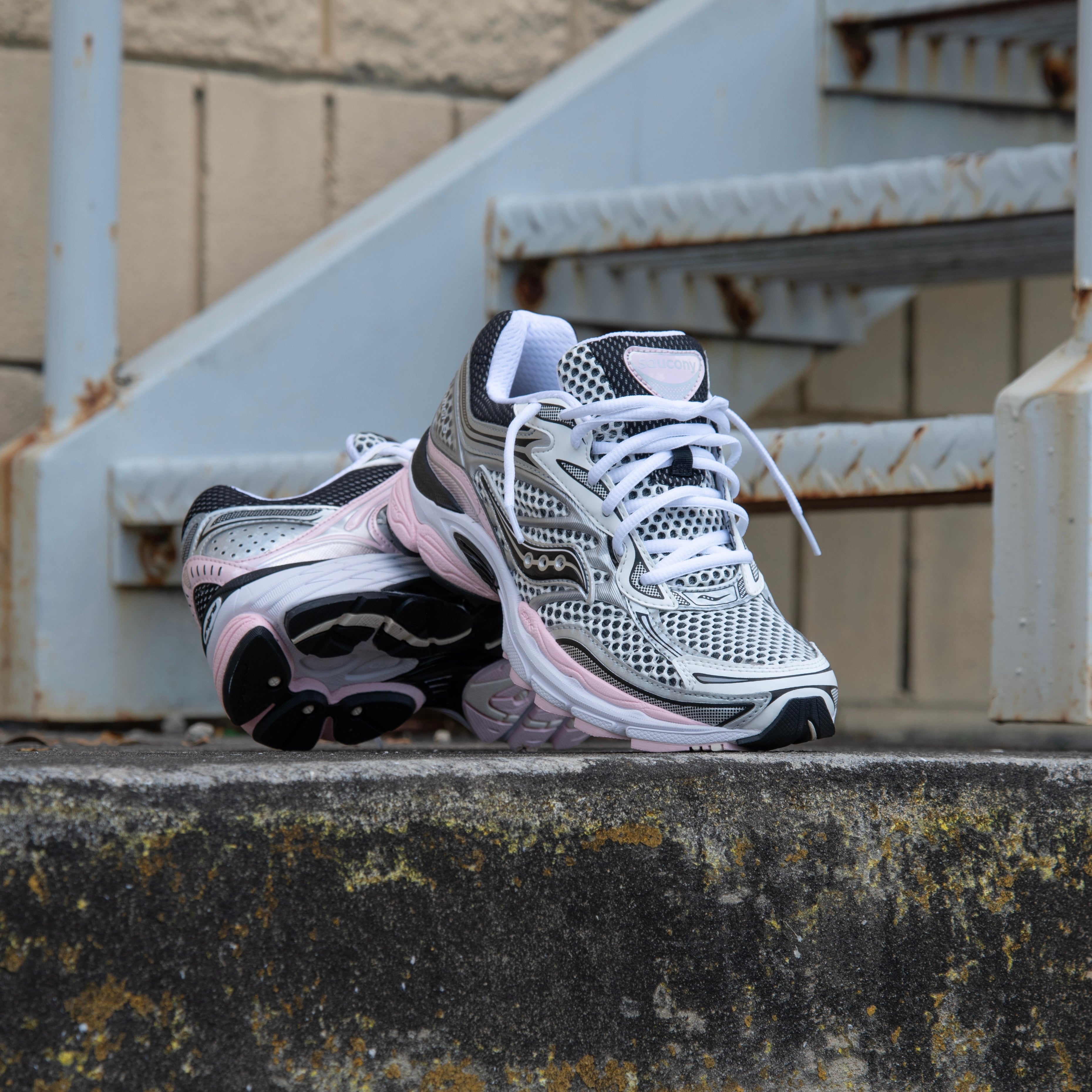 Mens Saucony ProGrid Omni 9 (Silver/Pink) - Saucony