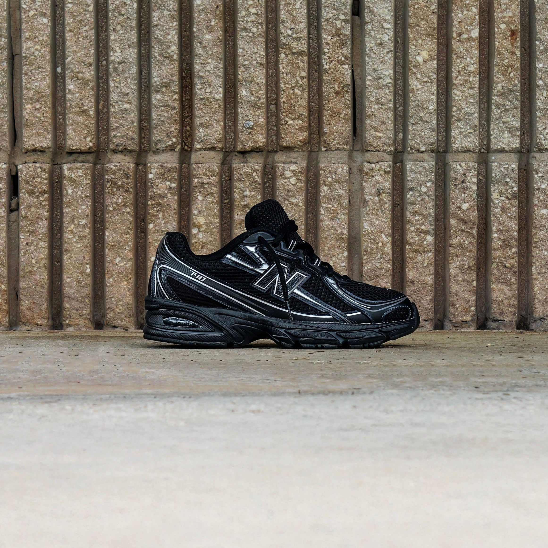 Mens New Balance 740 (Black/Metallic Silver) - U740BM2 - New Balance