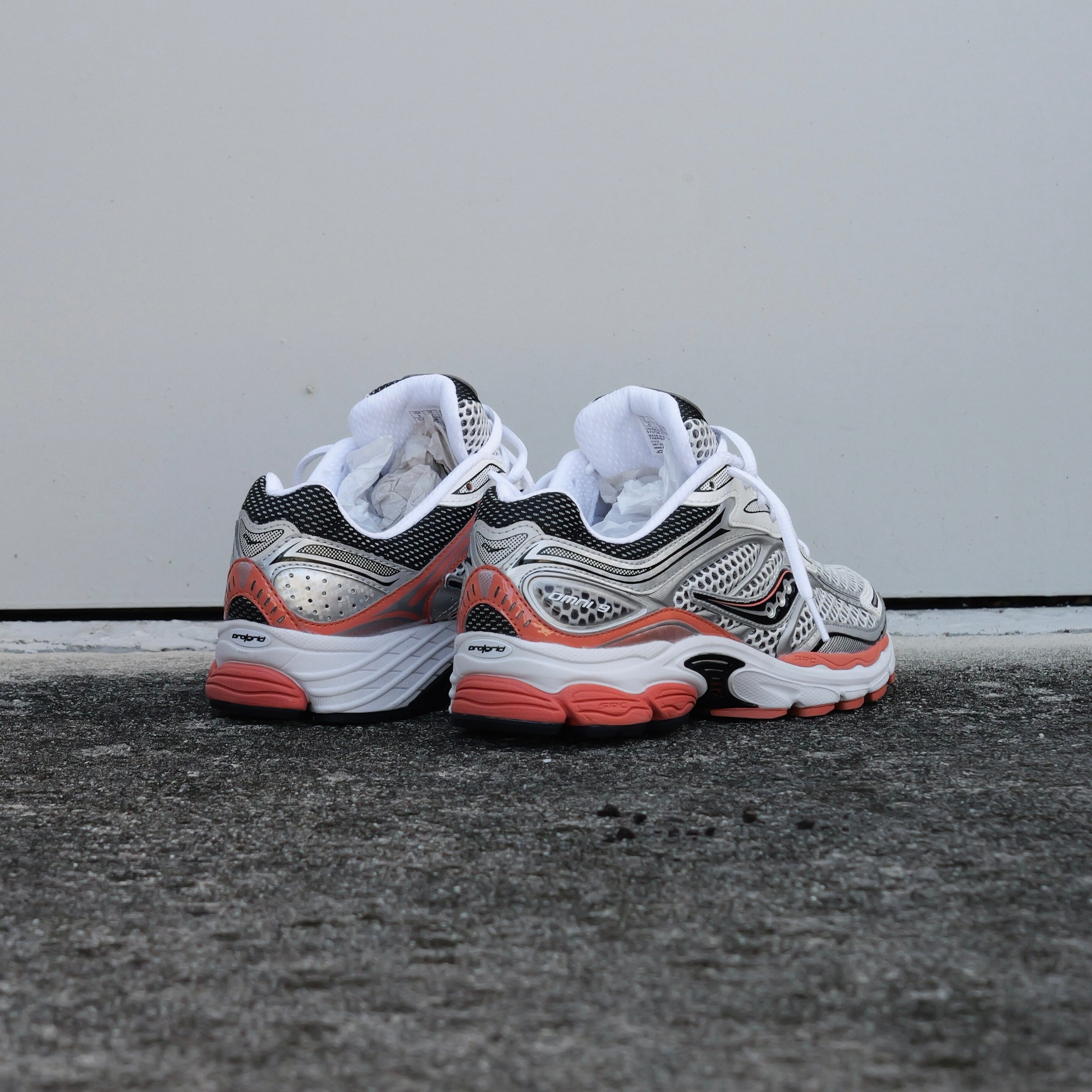 Mens Saucony ProGrid Omni 9 (Silver/Orange)