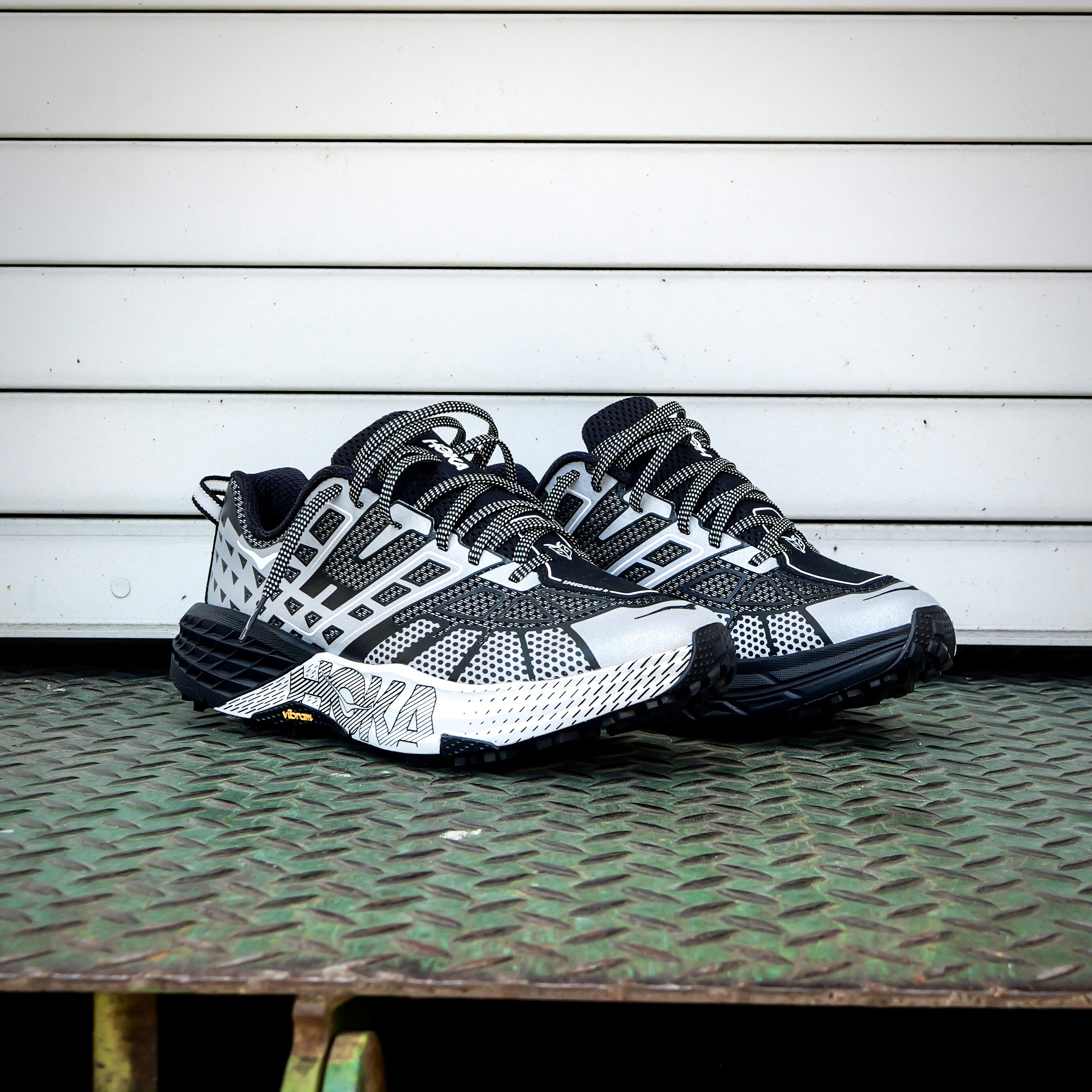 Hoka SpeedGoat 2 TS BKSTR (Black / Stardust)