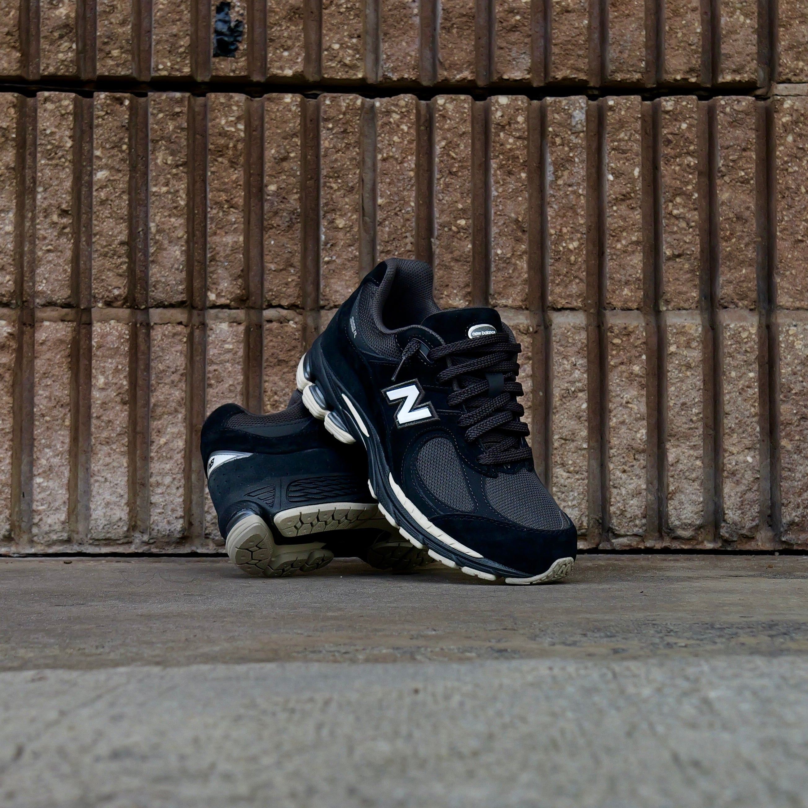 Mens New Balance 2002R (Black/Brown) - U2002RL - New Balance
