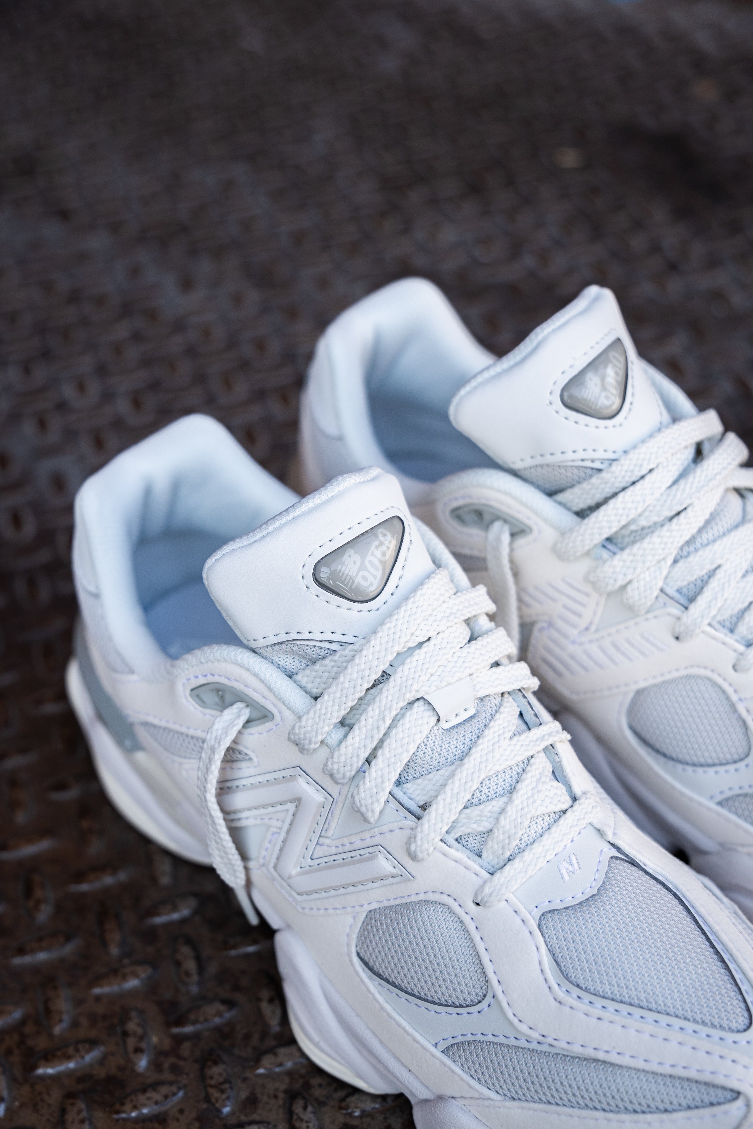 Gradeschool New Balance 9060 (Light Grey)