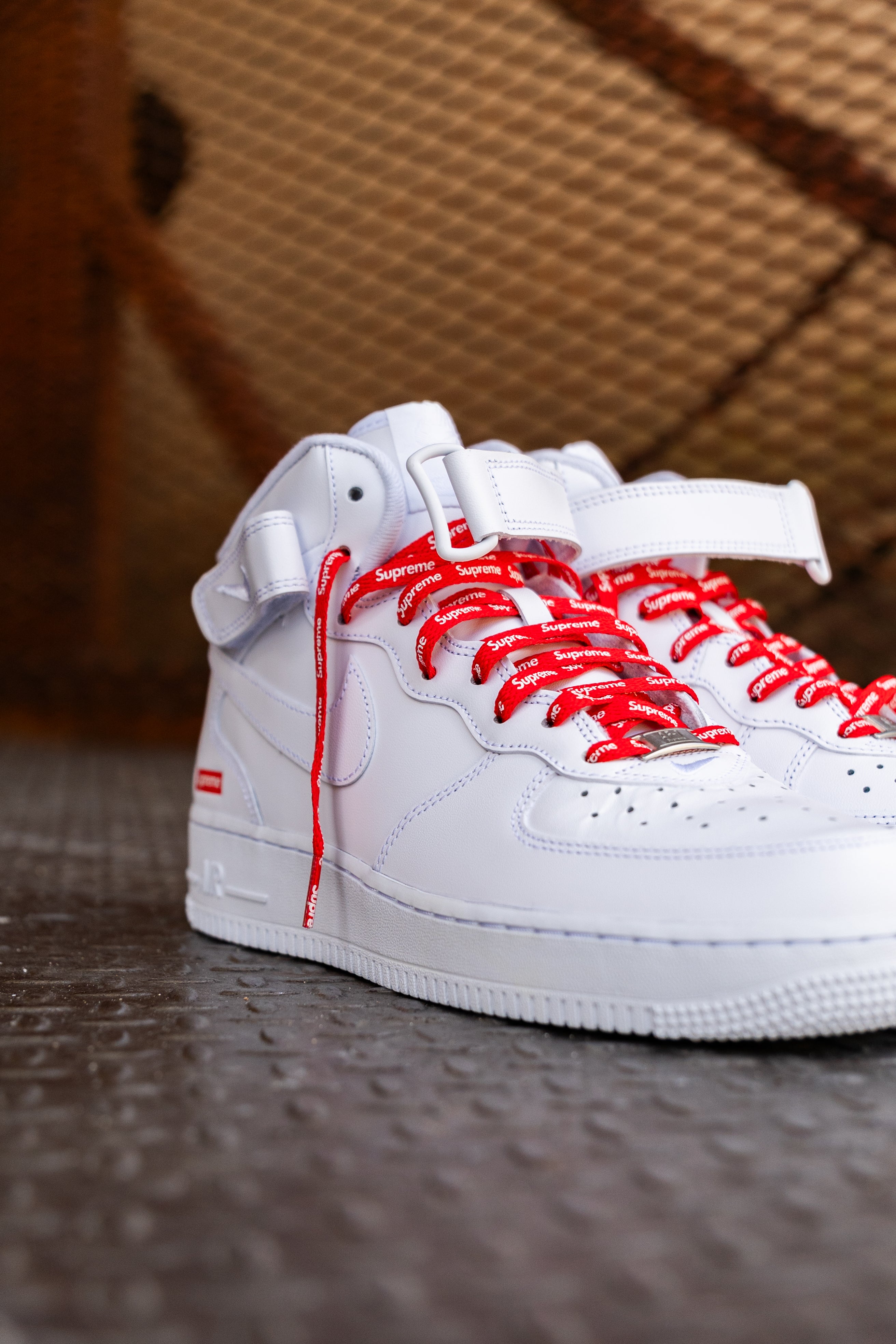 Nike x Supreme Air Force 1 Mid SP (White)