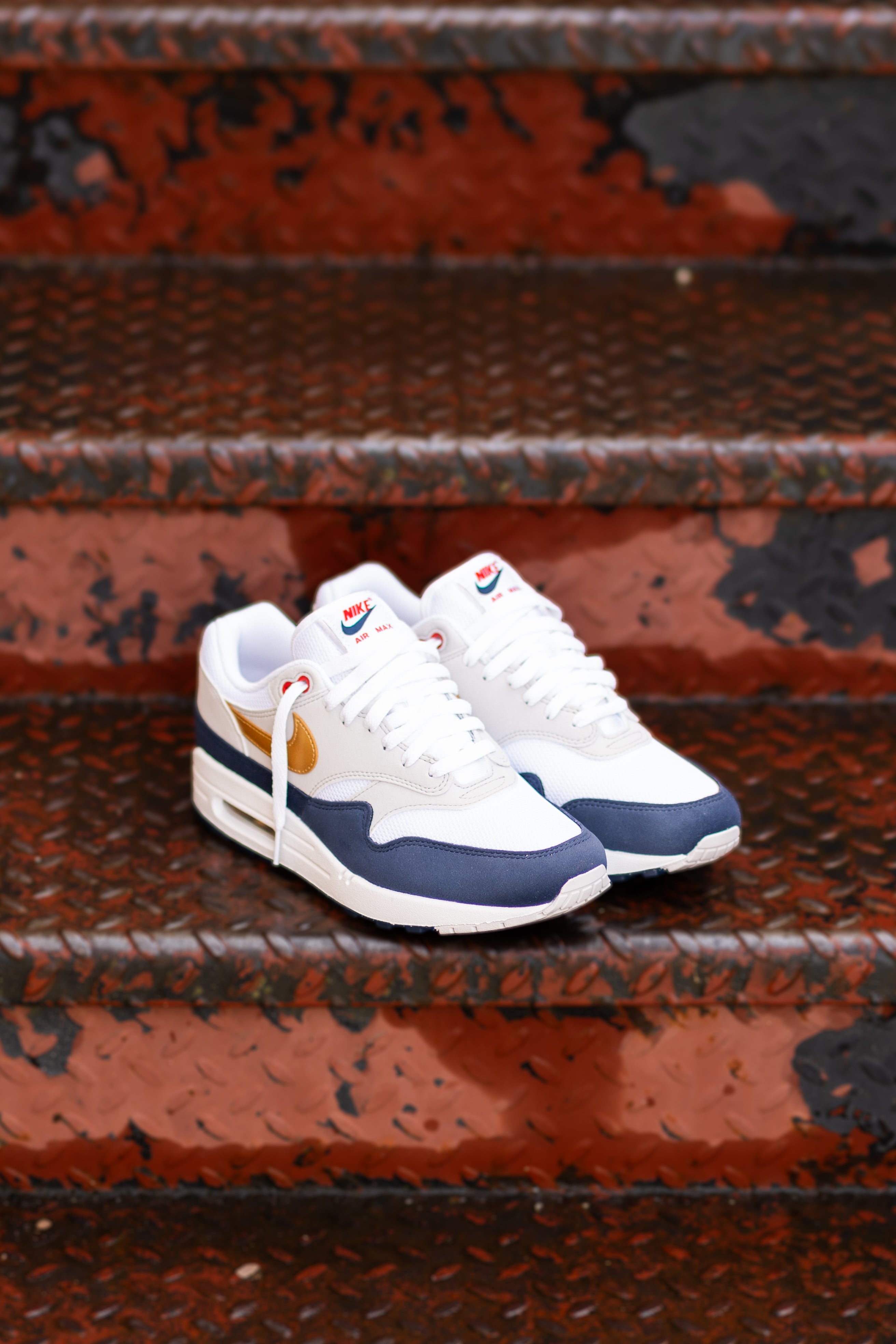 Mens Nike Air Max 1 (Obsidian/Metallic Gold-White)