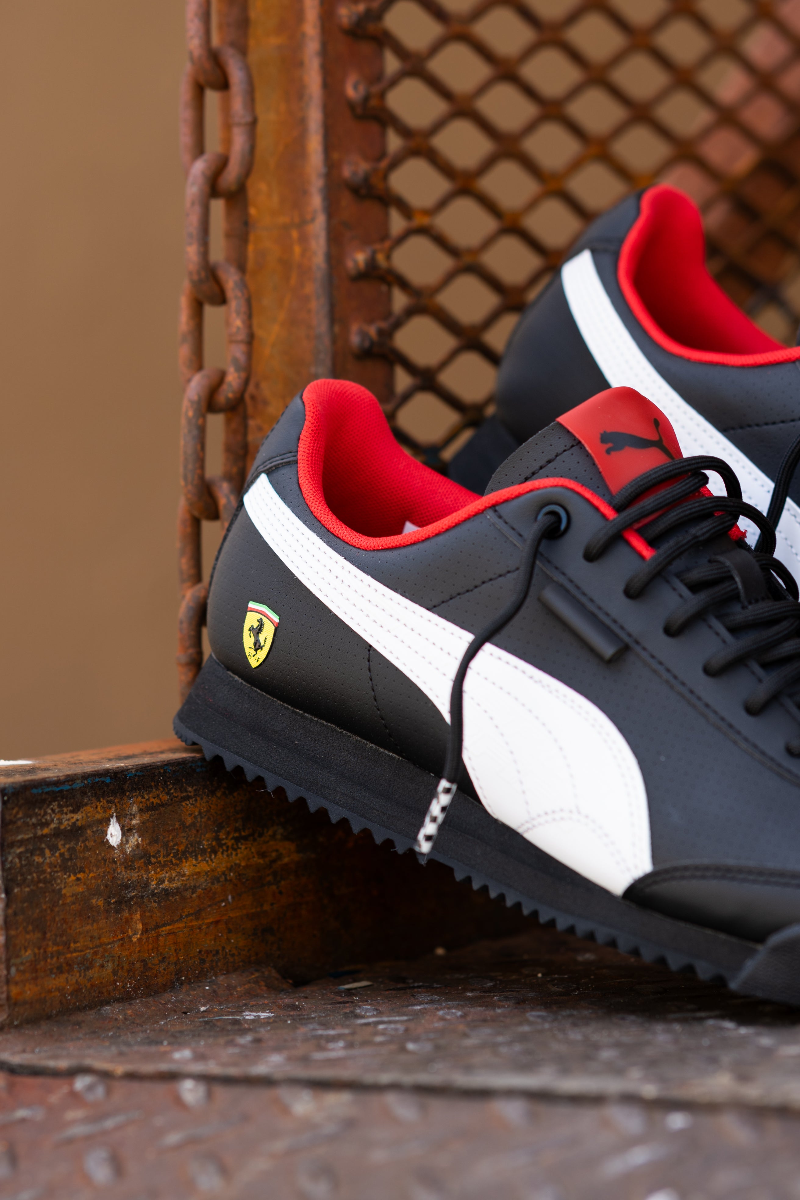 Mens Puma Ferrari Roma Via (Puma Black/Puma White)