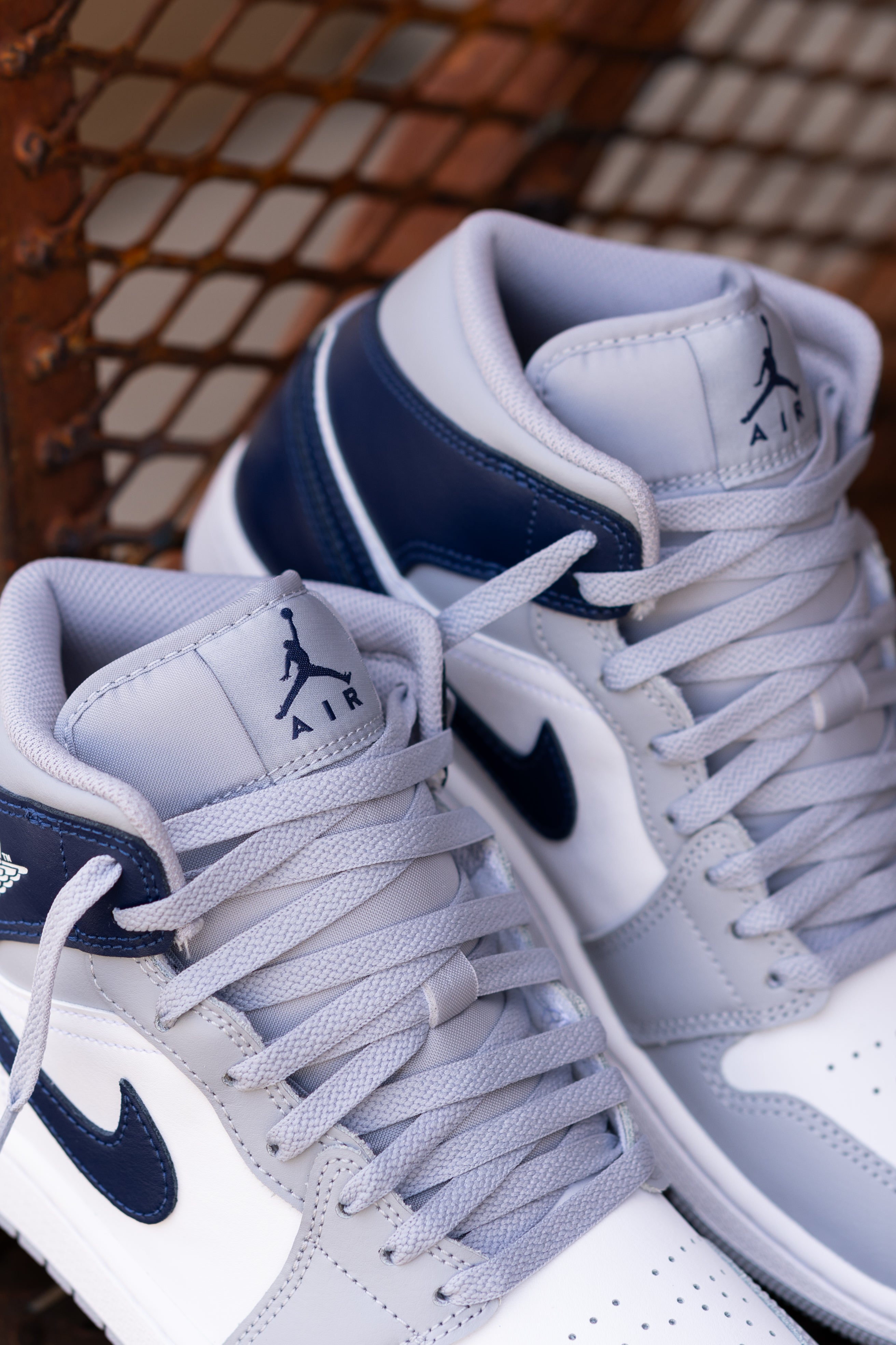 Mens Air Jordan 1 Mid (White/Midnight Navy/Wolf Grey)