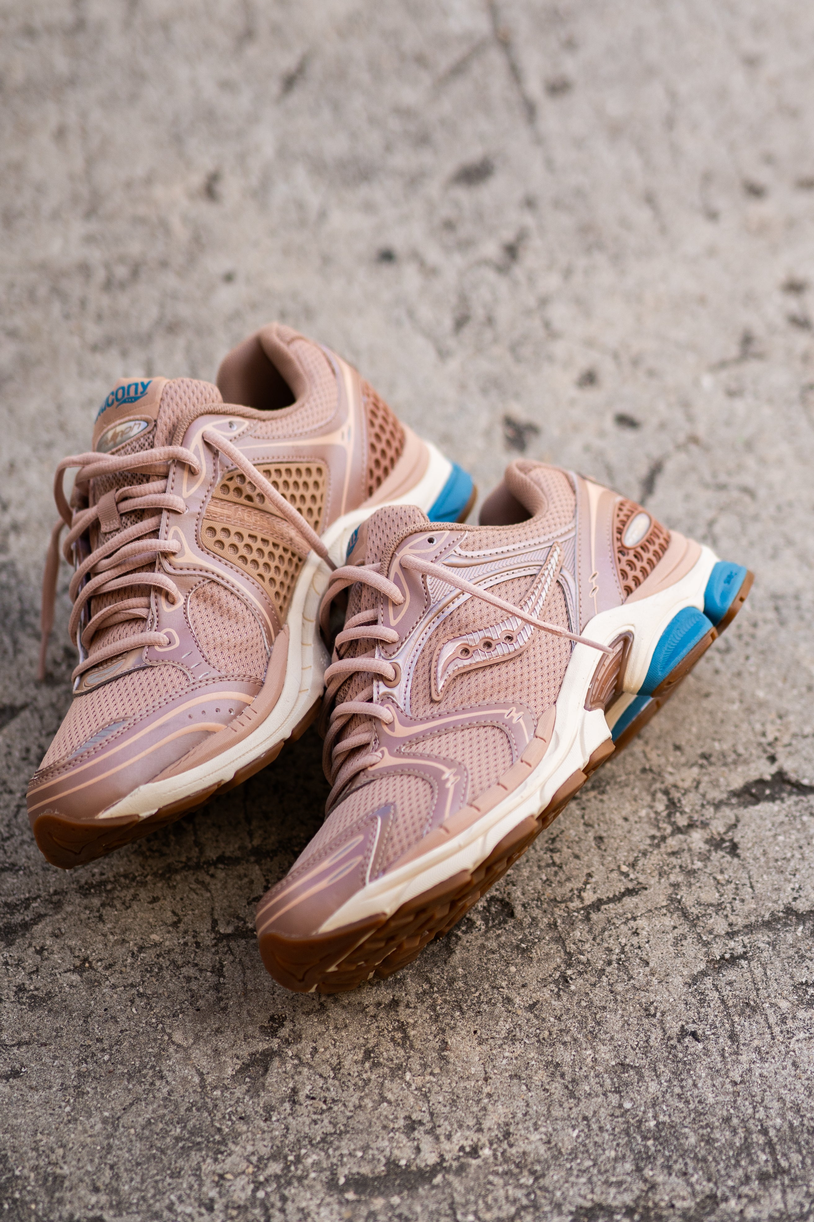 Mens Saucony ProGrid Triumph 4 (Tan/Royal)