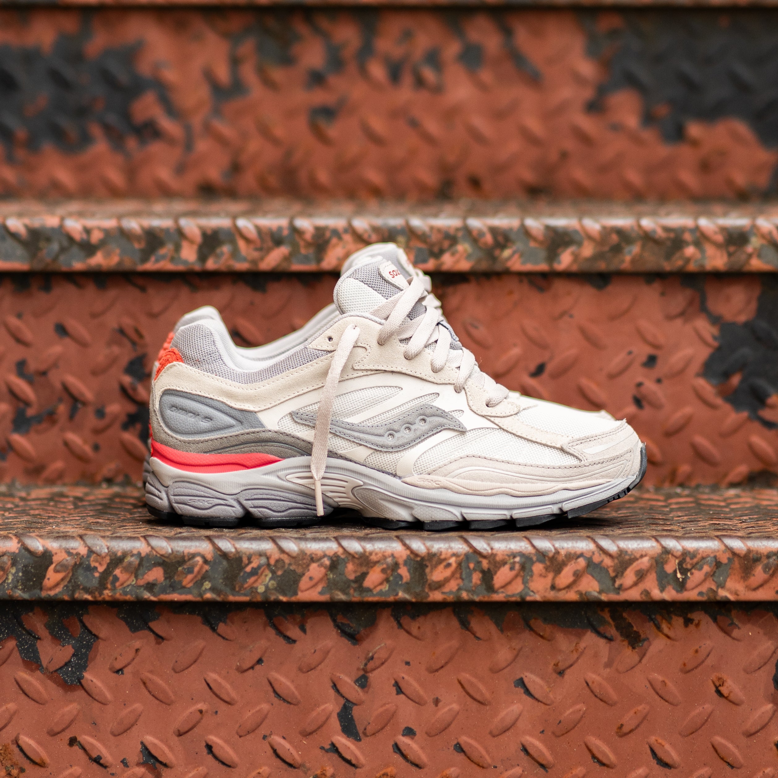 Mens Saucony OG ProGrid Omni 9 (Ivory/Grey)