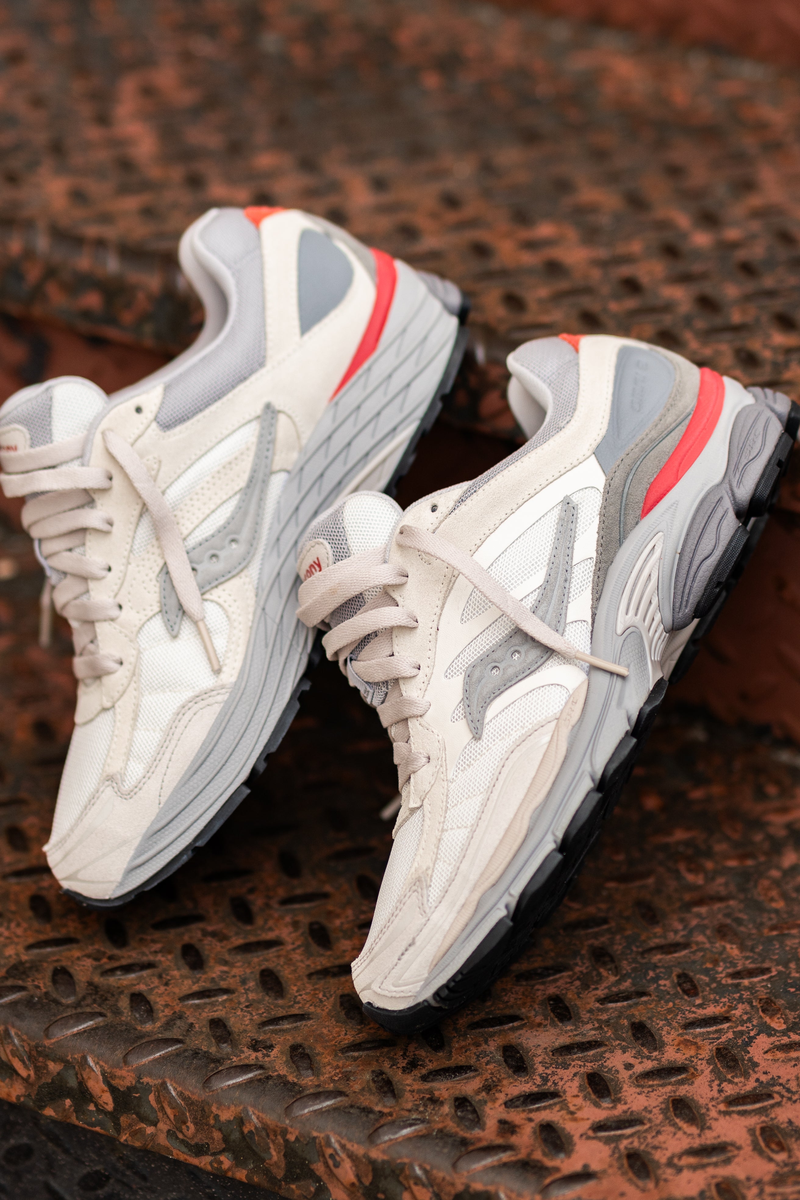 Mens Saucony OG ProGrid Omni 9 (Ivory/Grey)