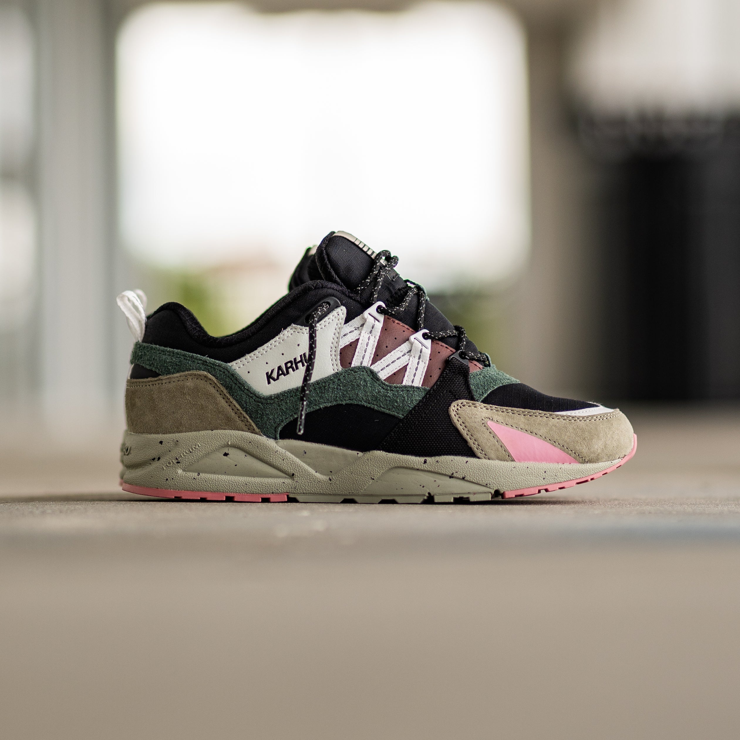 Karhu Fusion 2.0 (Abbey Stone/Bright White)