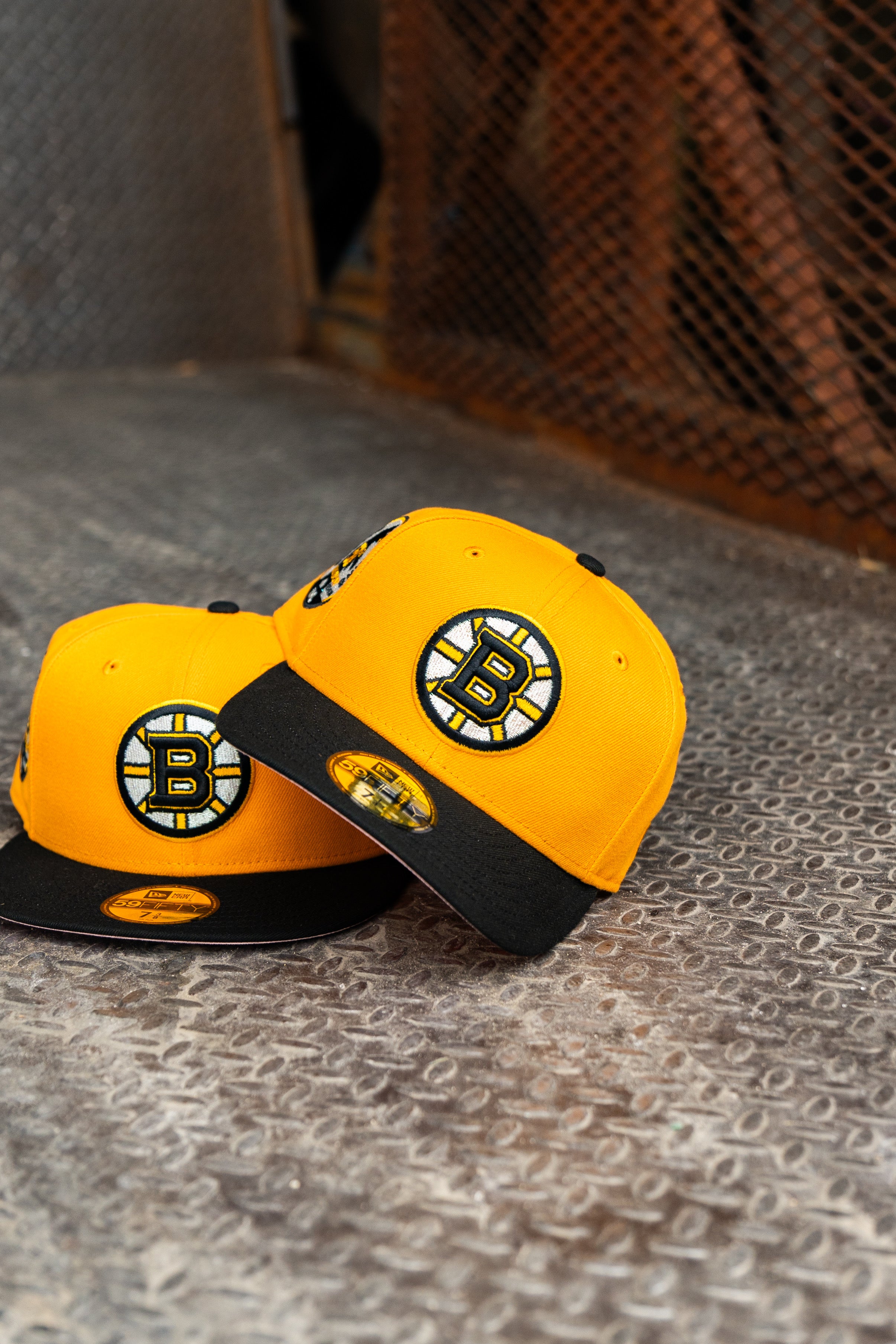 New Era Boston Bruins 50th Anniversary Pink UV 59Fifty Fitted (Gold/Black)