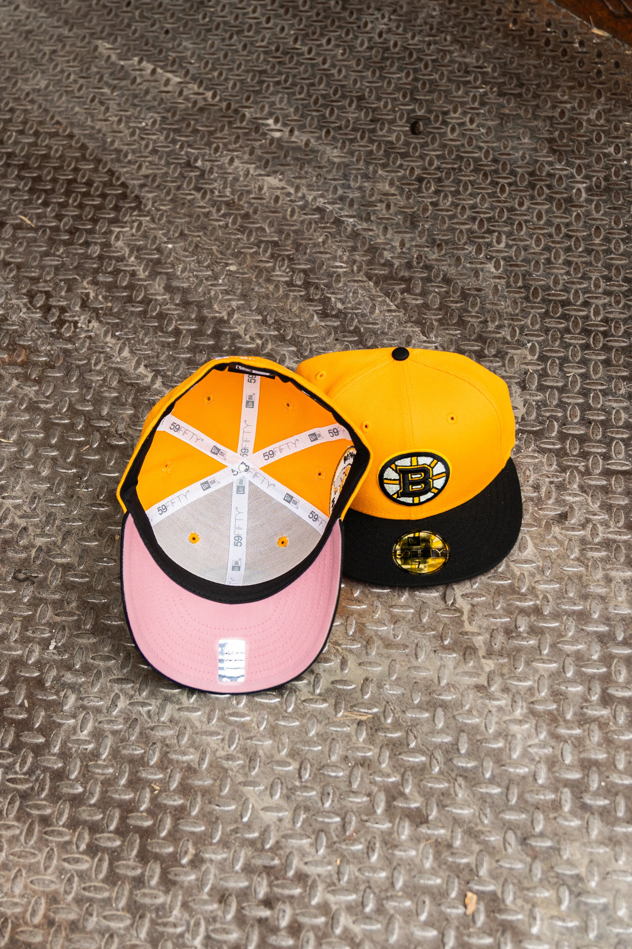 New Era Boston Bruins 50th Anniversary Pink UV 59Fifty Fitted (Gold/Black)