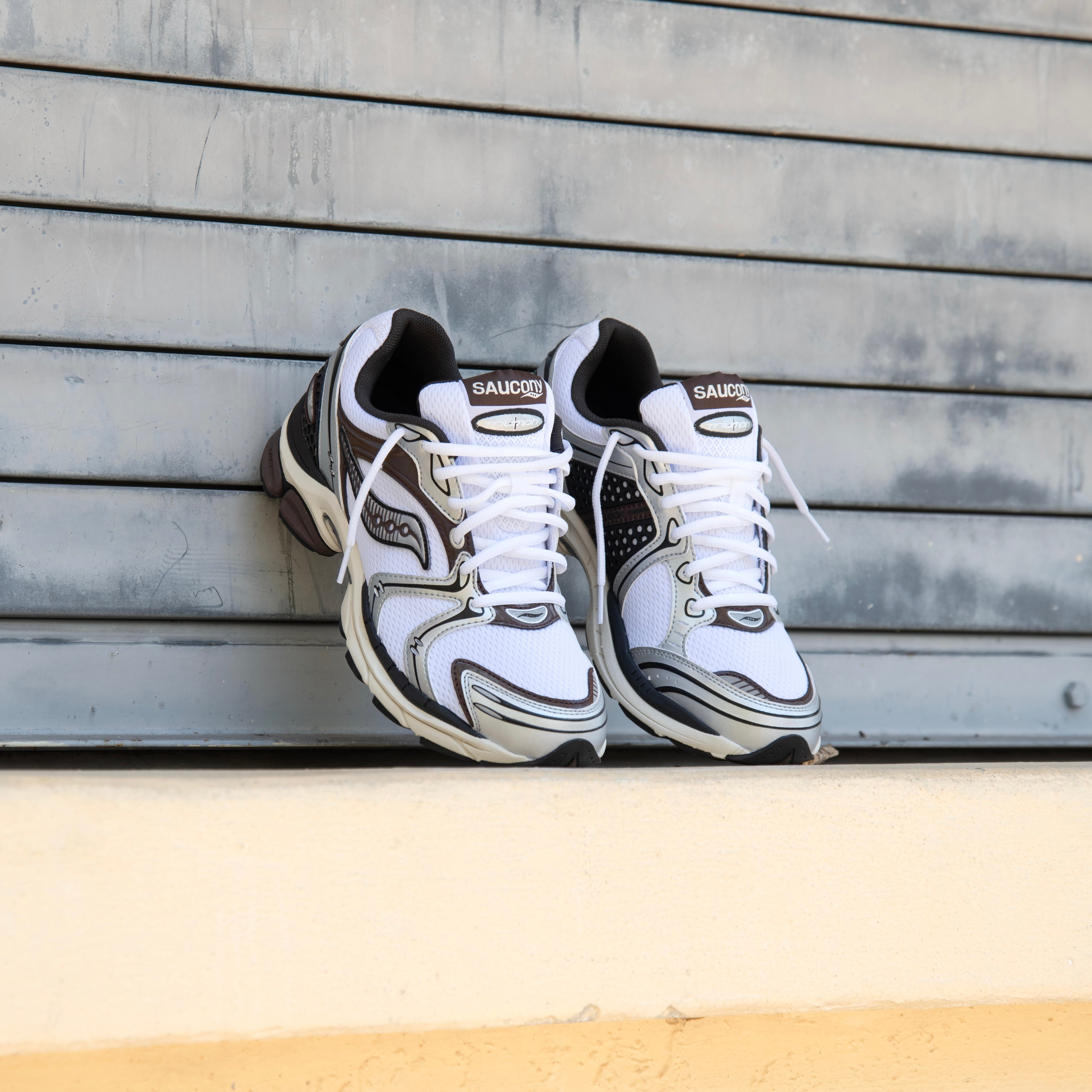Mens Saucony ProGrid Triumph 4 (Silver/Chrome) - Saucony