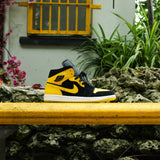 Mens Air Jordan 1 Mid SE (Black/White/Varsity Maize)