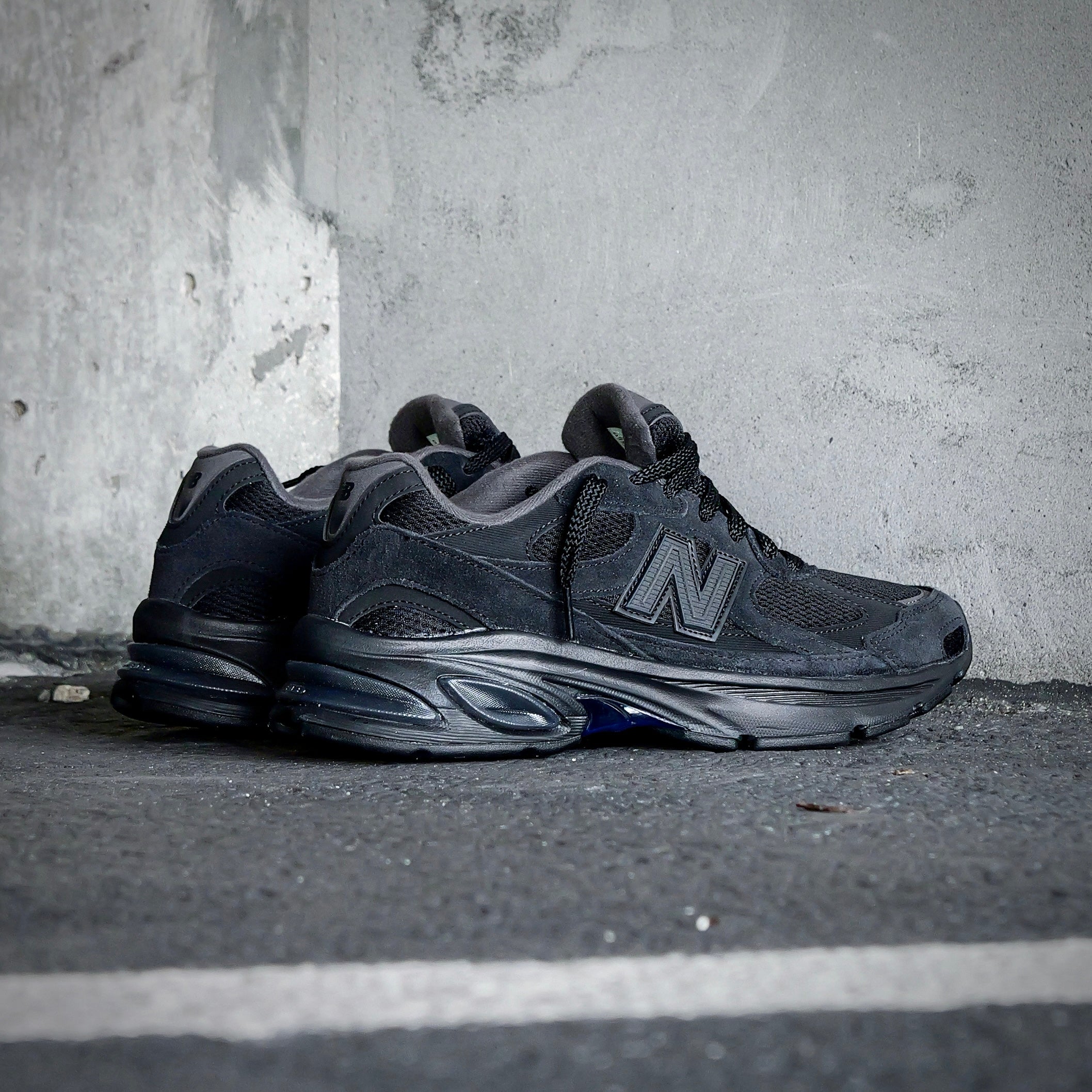 Mens New Balance Abzorb 2010 (Triple Black)-U20107B1